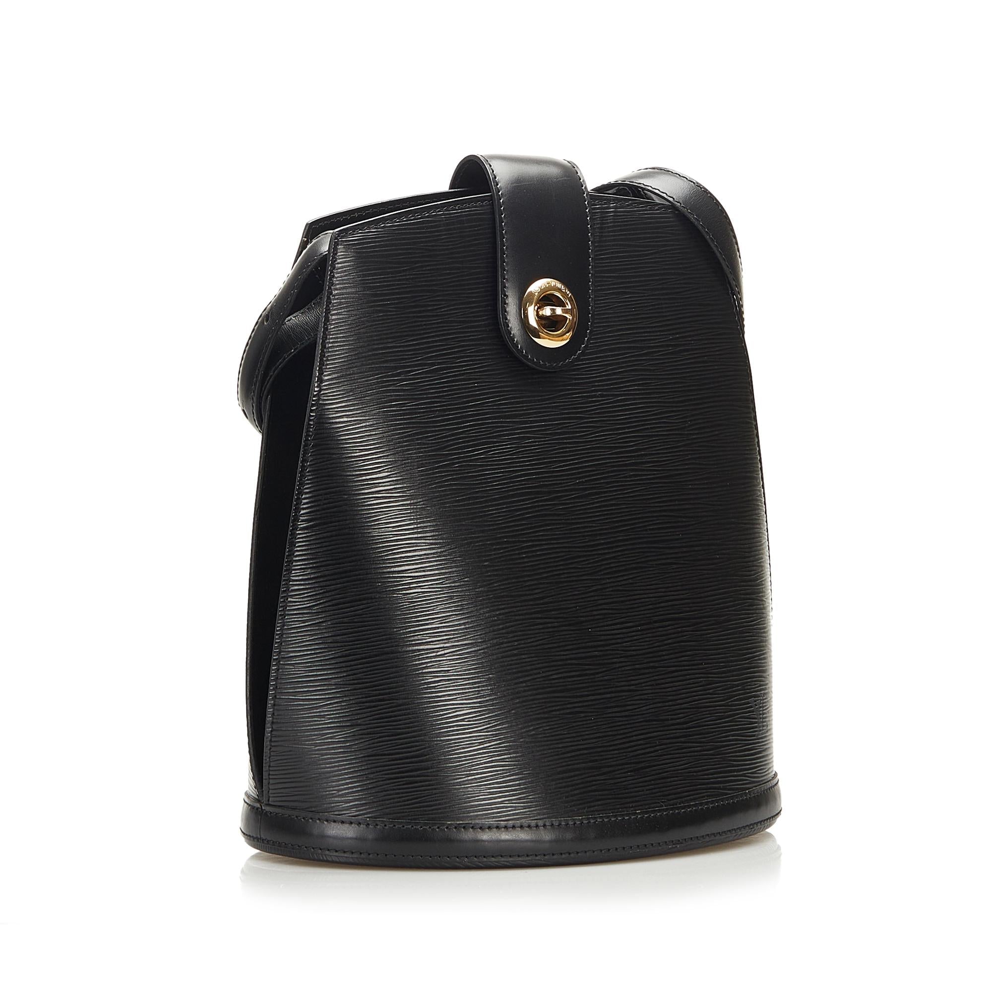 Louis Vuitton Epi Cluny (SHG-35105)