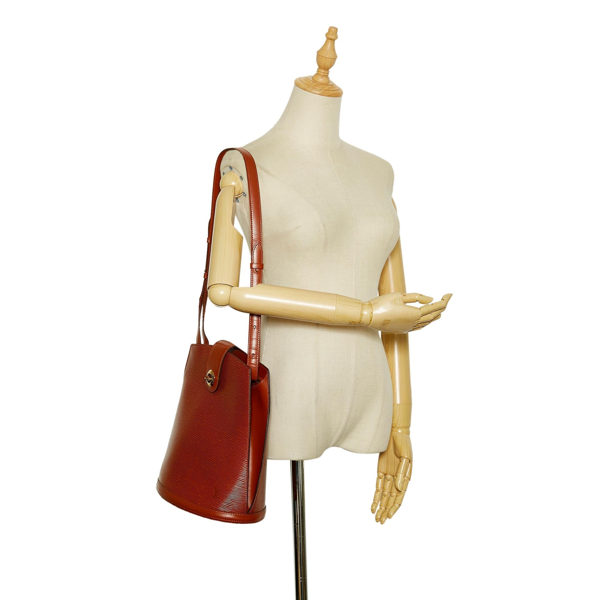 Louis Vuitton Epi Cluny (SHG-37966)