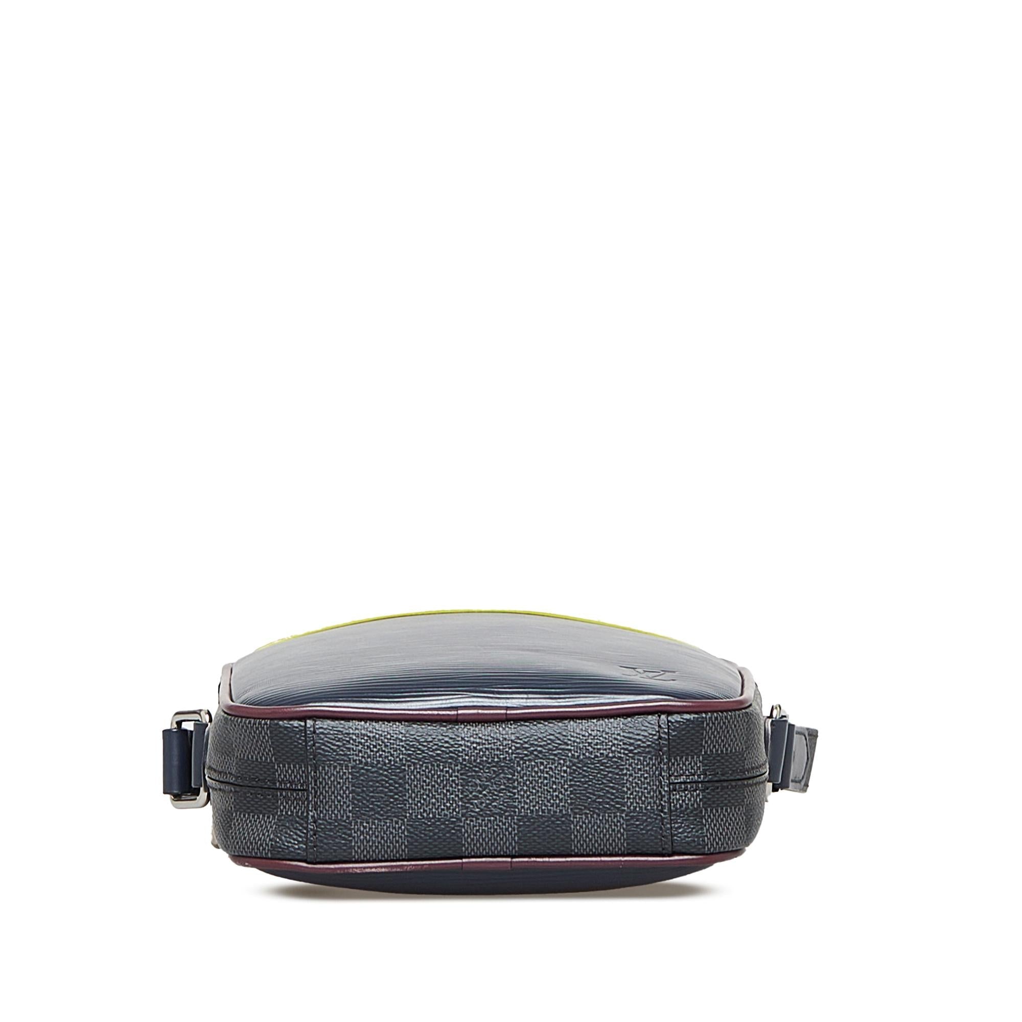 Louis Vuitton Epi Danube (SHG-teNhMG)
