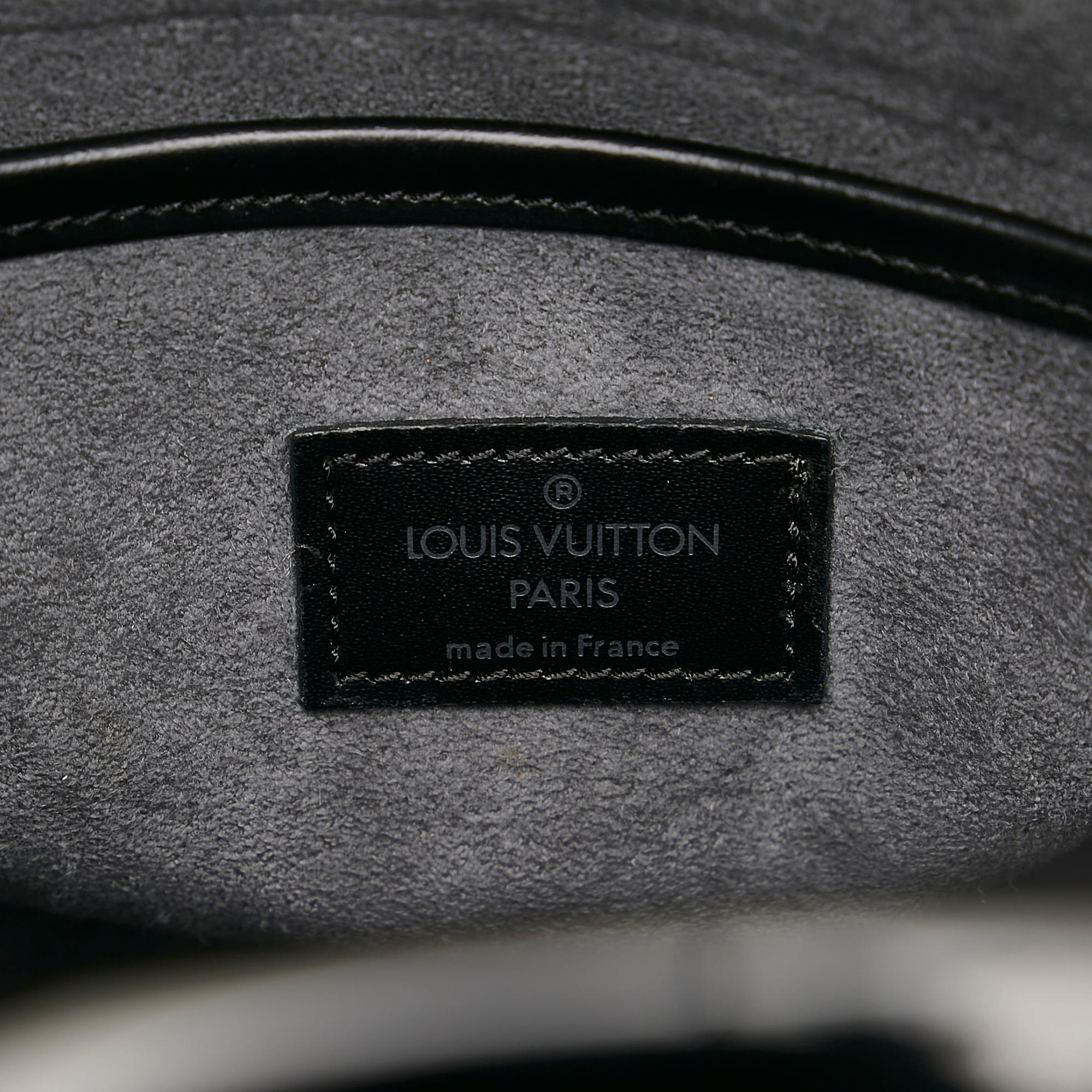 Louis Vuitton Epi Demi-Lune (SHG-34519)