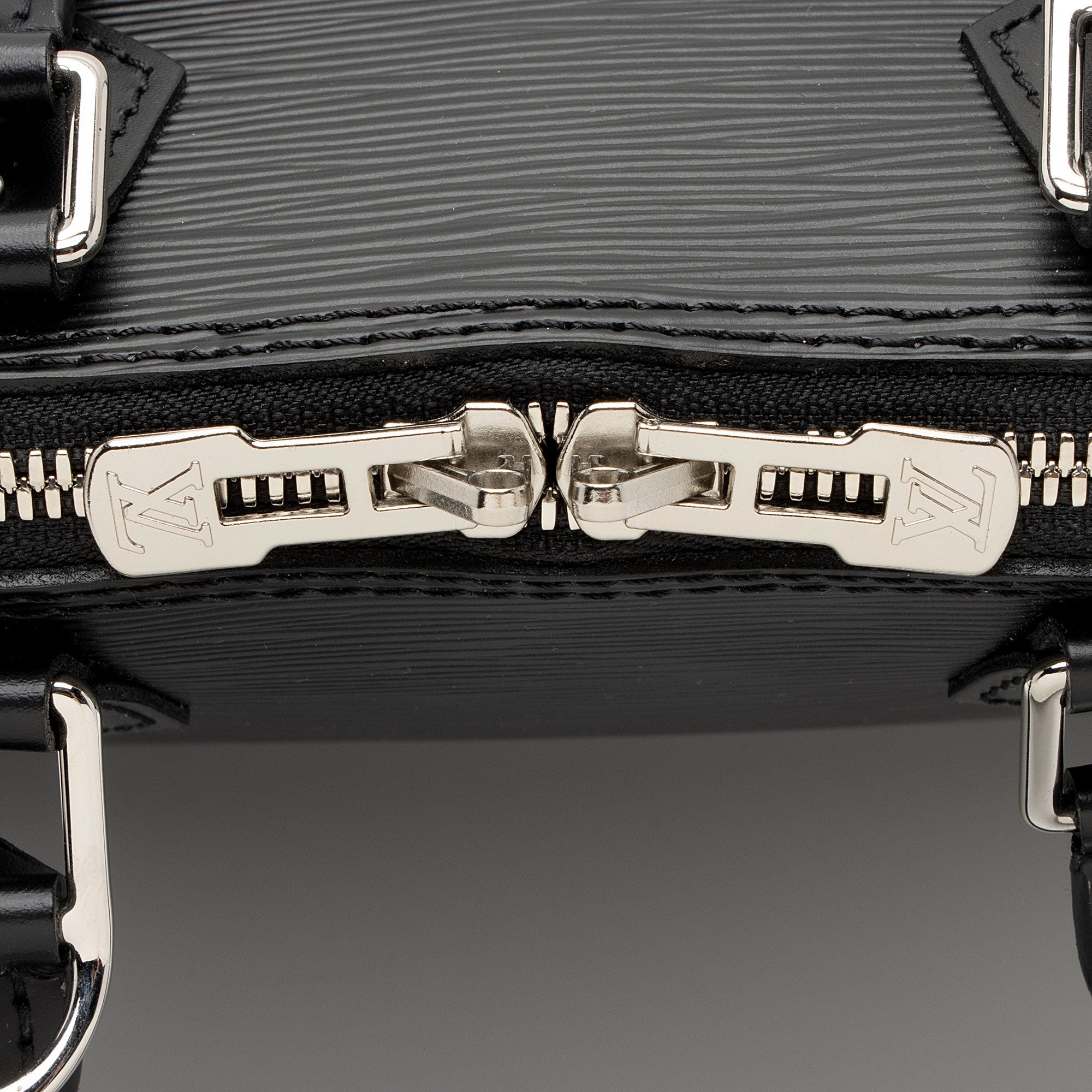 Louis Vuitton Epi Leather Alma BB Satchel (SHF-B9m2oM)