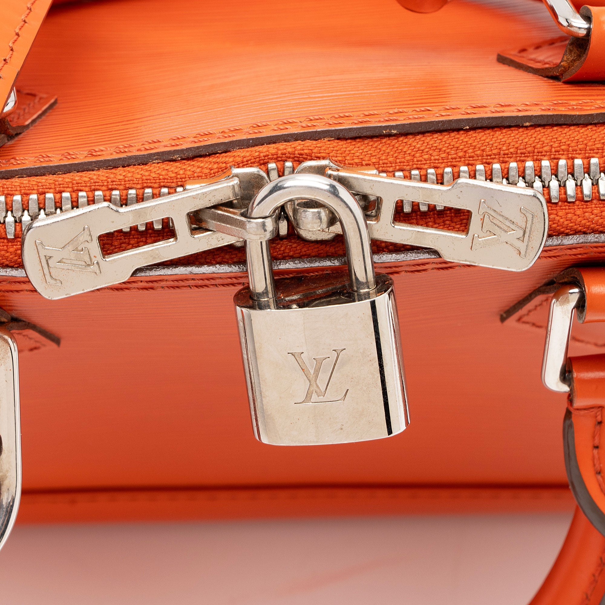 Louis Vuitton Epi Leather Alma BB Satchel (SHF-xf5Aoa)