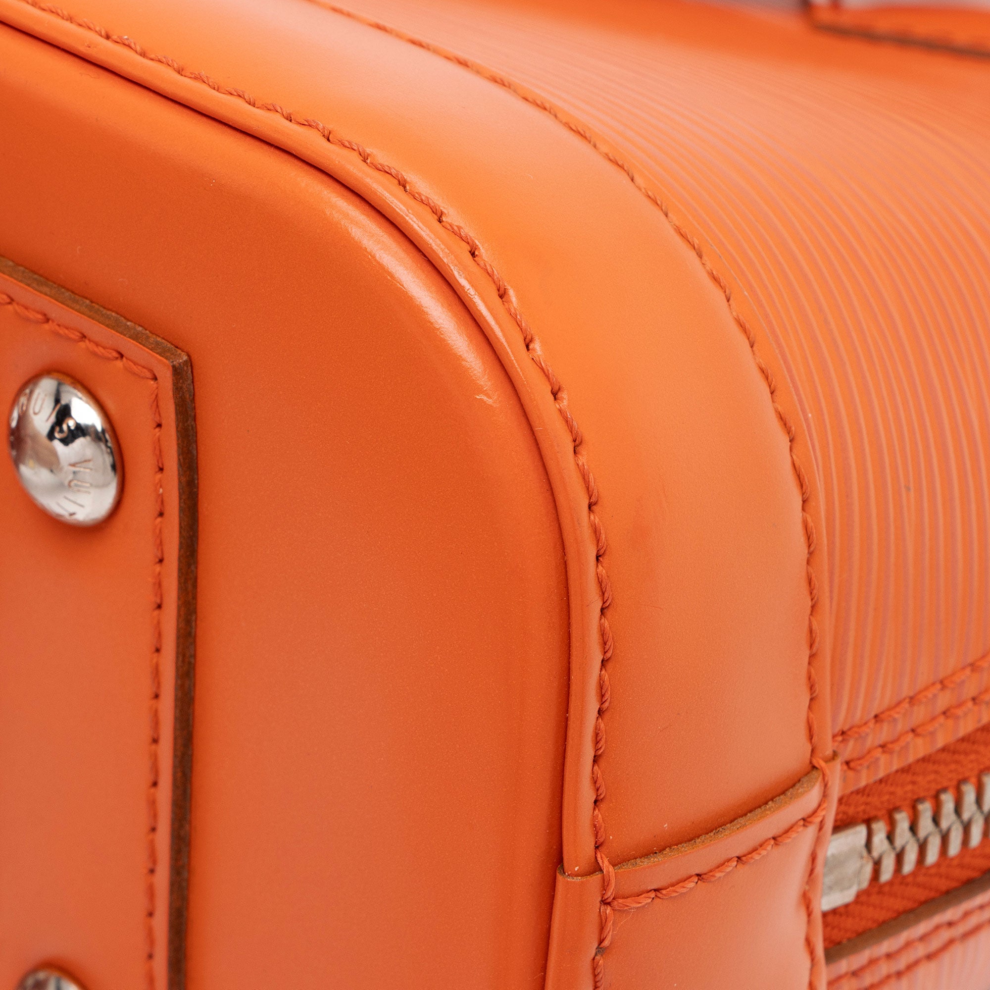 Louis Vuitton Epi Leather Alma BB Satchel (SHF-xf5Aoa)
