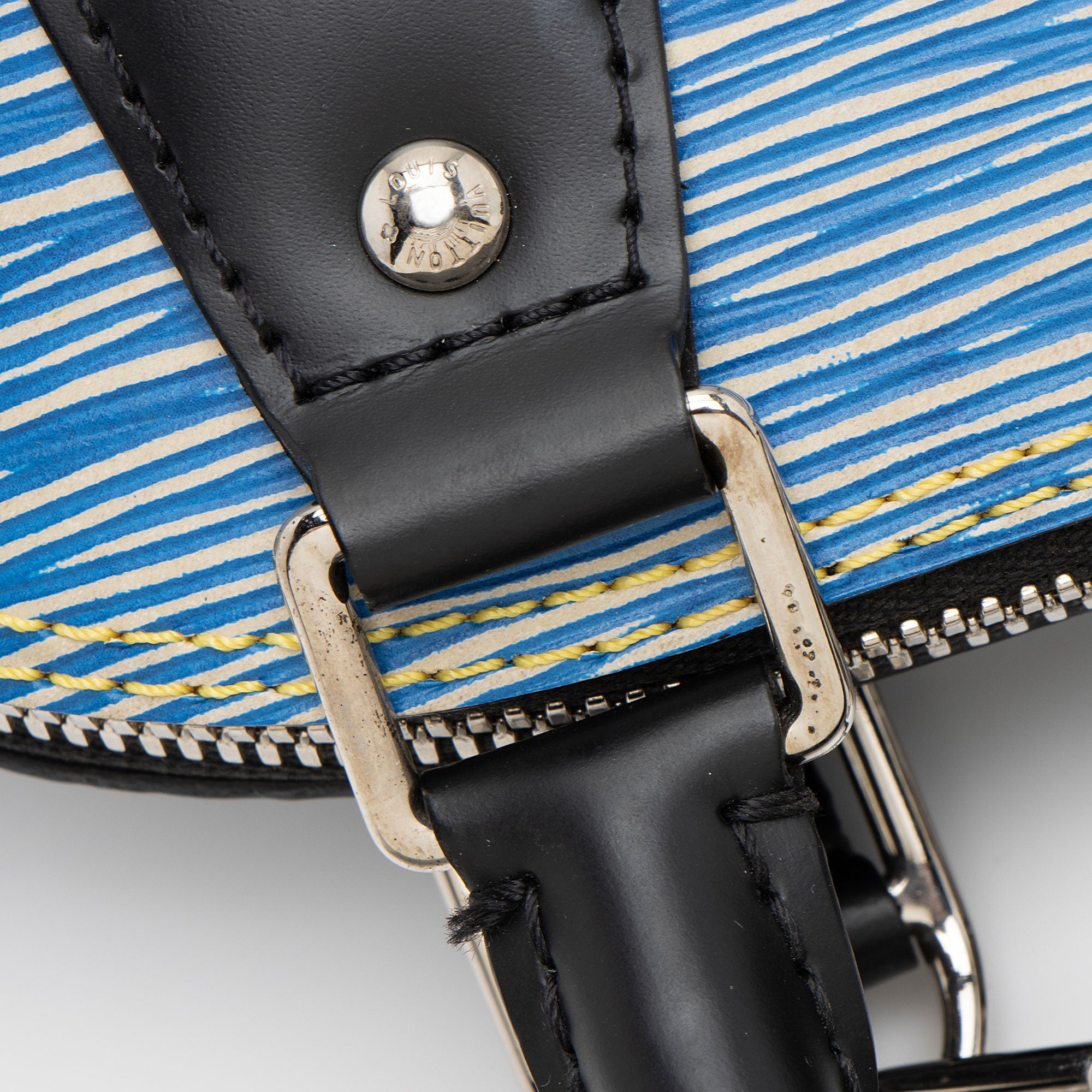Louis Vuitton Epi Leather Alma BB Satchel (SHF-xUfmYW)