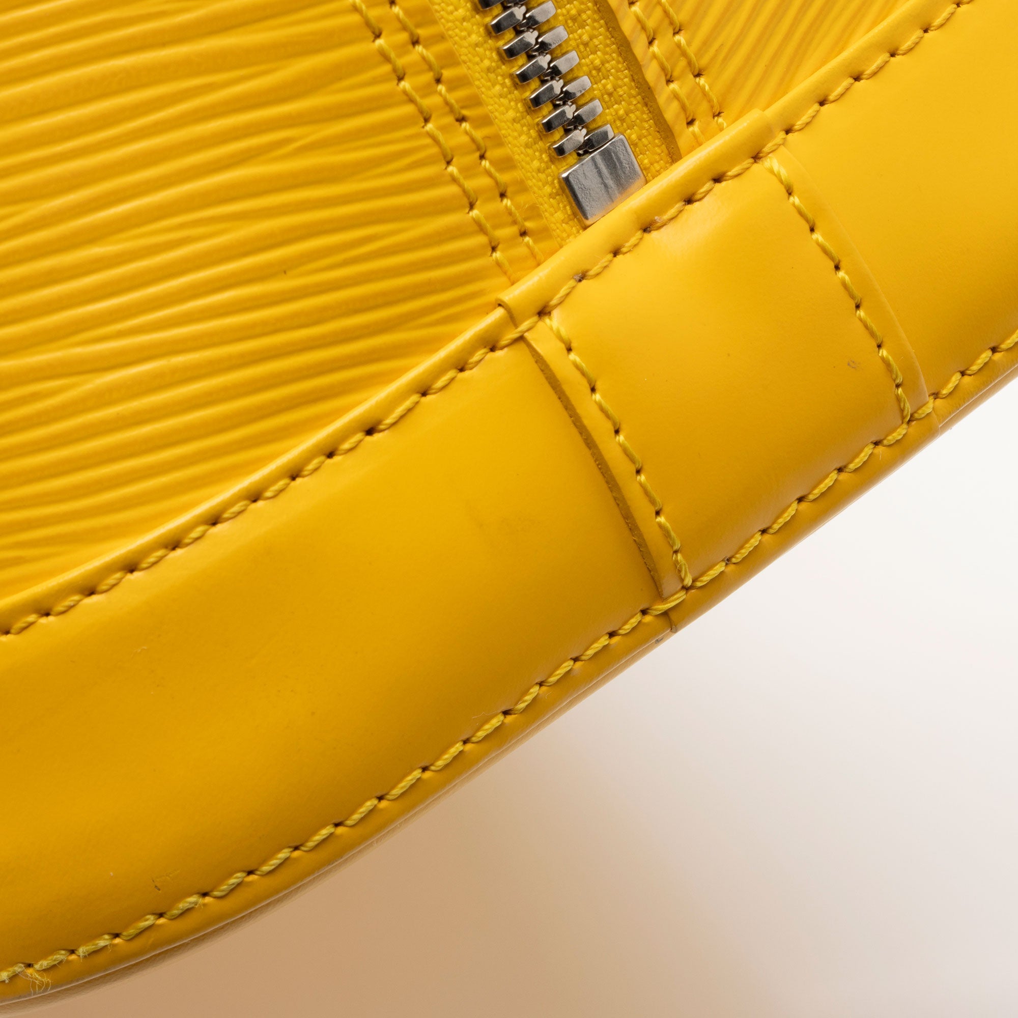 Louis Vuitton Epi Leather Alma PM Satchel (SHF-CpAJ5C)