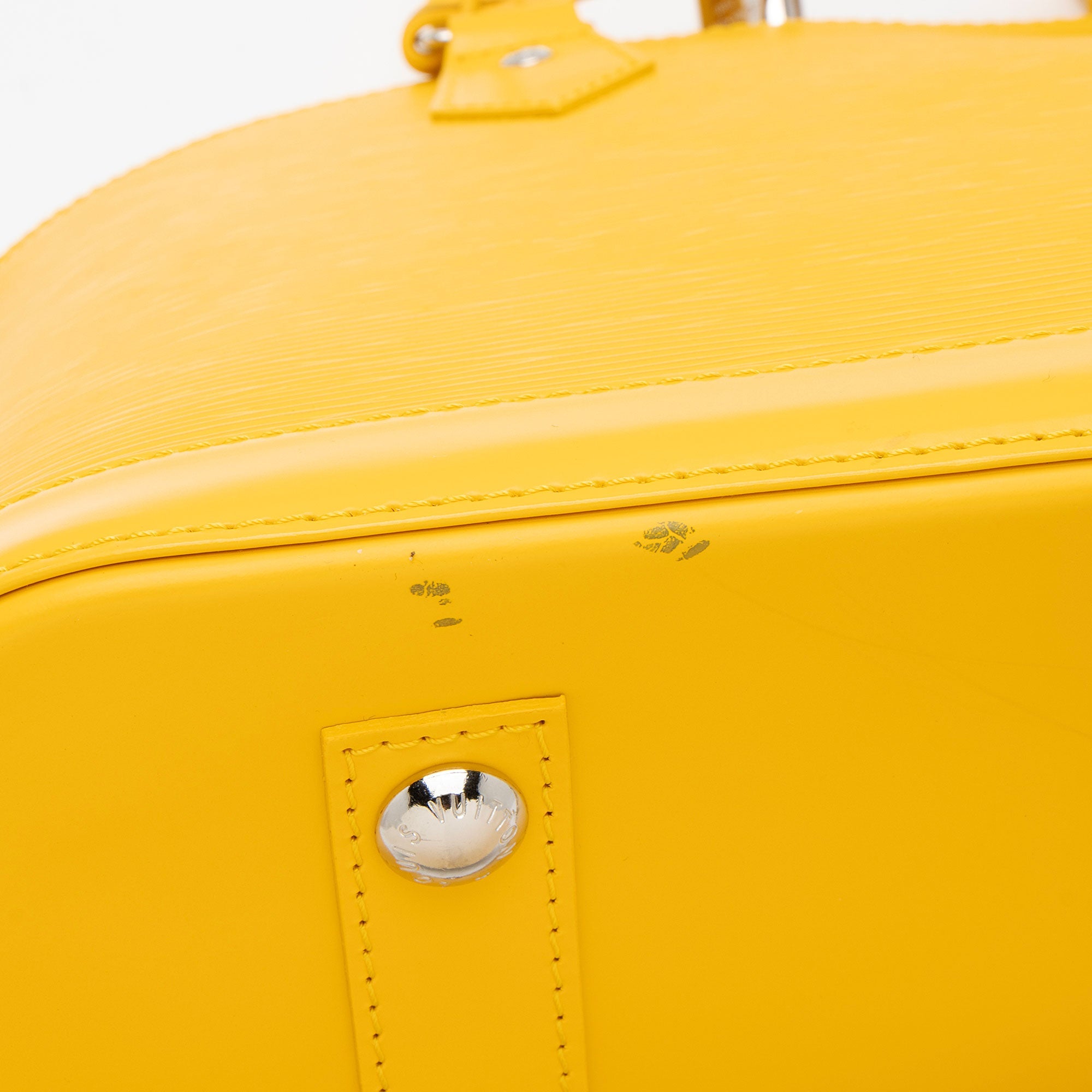 Louis Vuitton Epi Leather Alma PM Satchel (SHF-UNHnOL)
