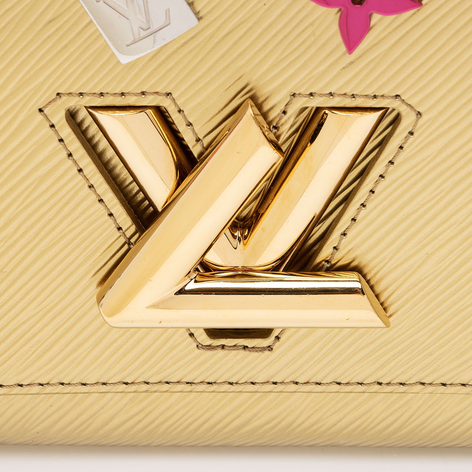 Louis Vuitton Epi Leather Love Lock Twist MM Shoulder Bag (SHF-ouz3vc)