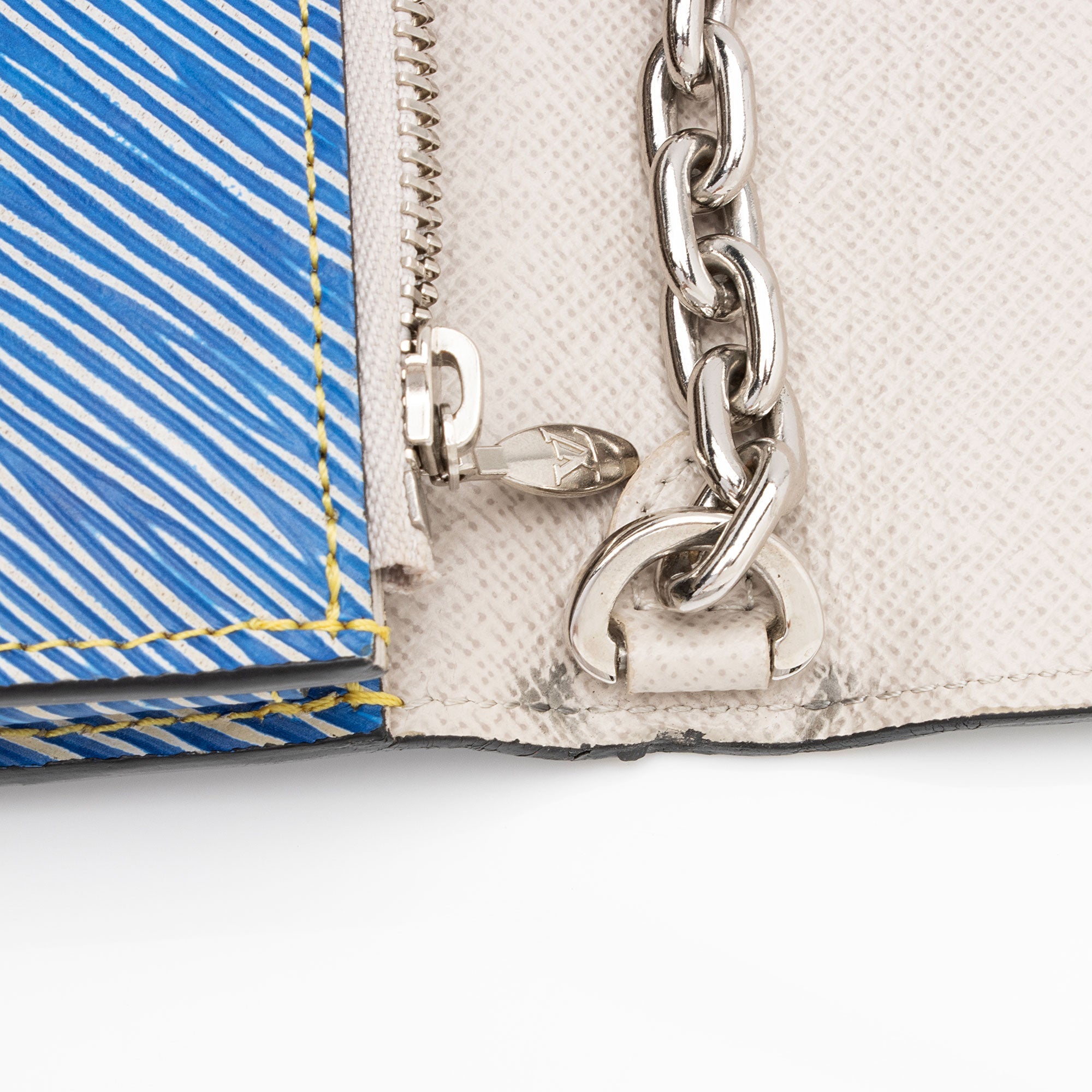 Louis Vuitton Epi Leather Pins Twist Chain Wallet (SHF-qOMi06)