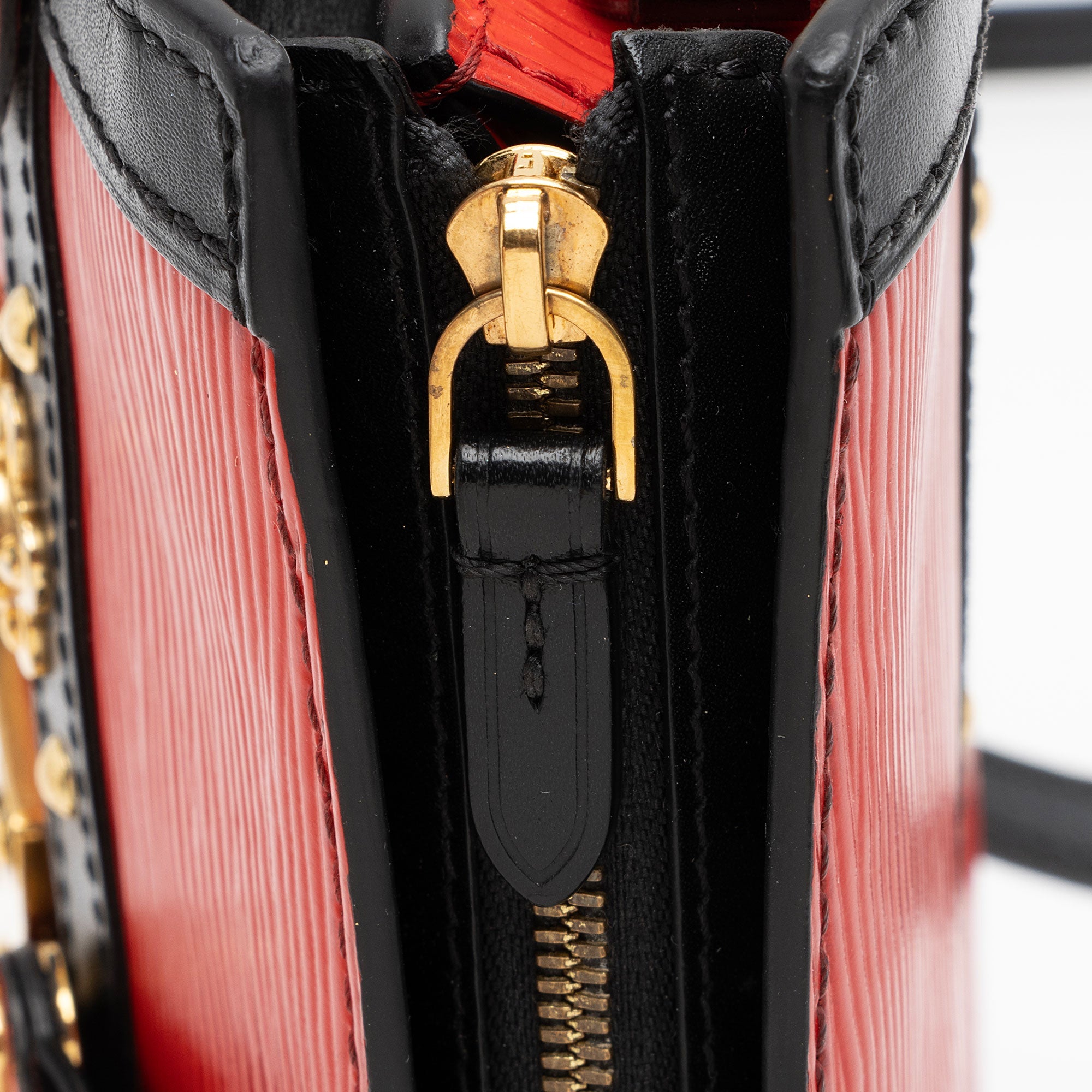 Louis Vuitton Epi Leather Trunk Clutch (SHF-f9WGSU)