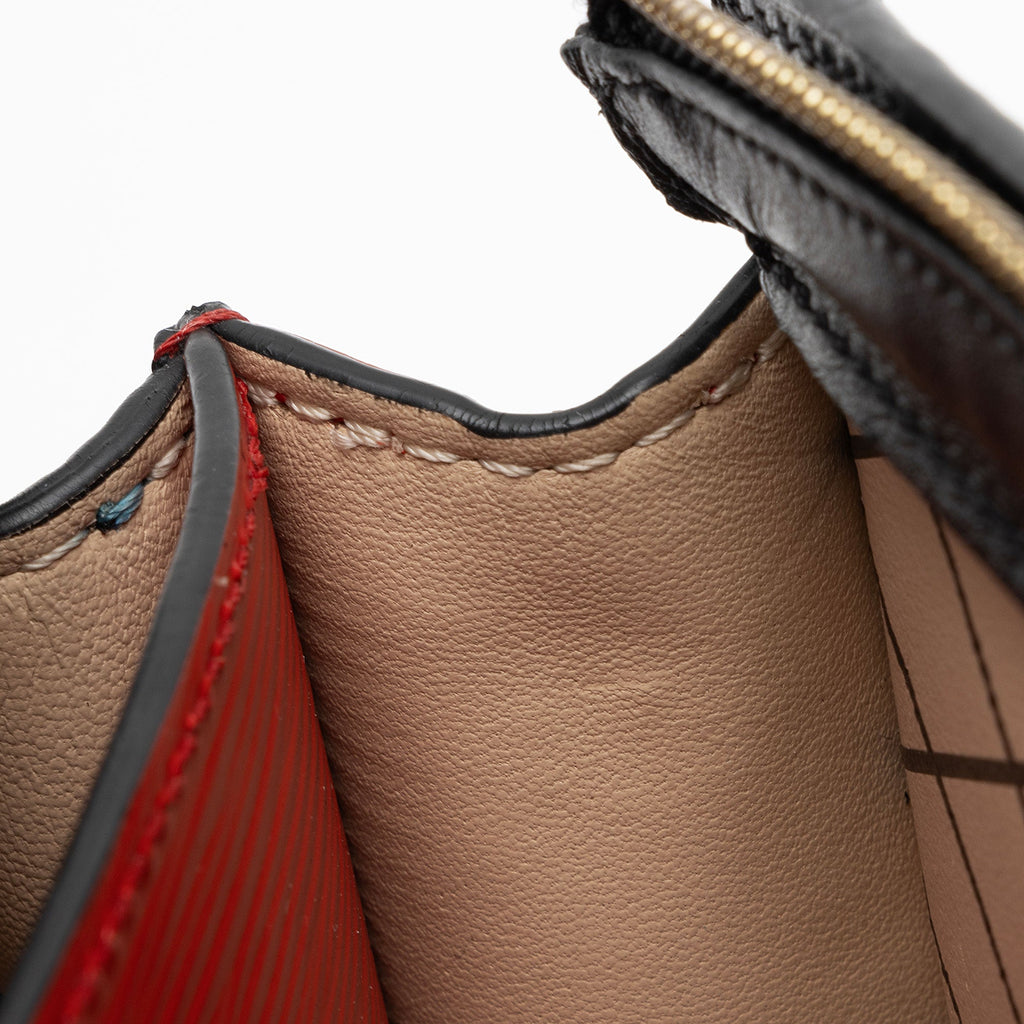 Louis Vuitton Epi Leather Trunk Clutch (SHF-f9WGSU)