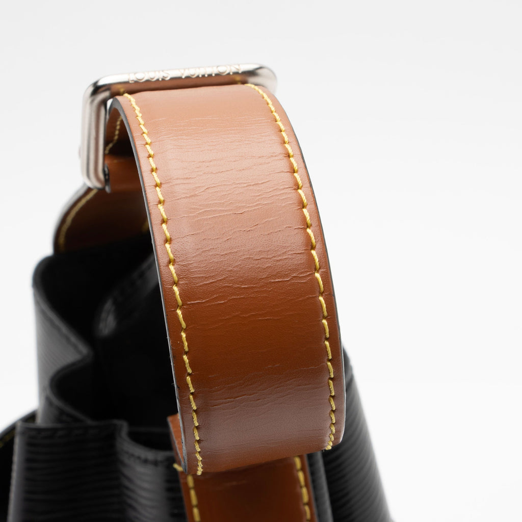 Louis Vuitton Epi Leather Twist Bucket Bag (SHF-6XRjK2)