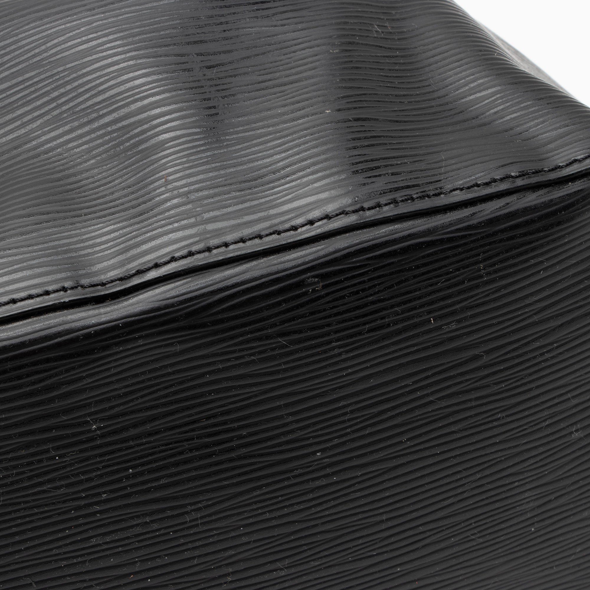 Louis Vuitton Epi Leather Twist Bucket Bag (SHF-6XRjK2)