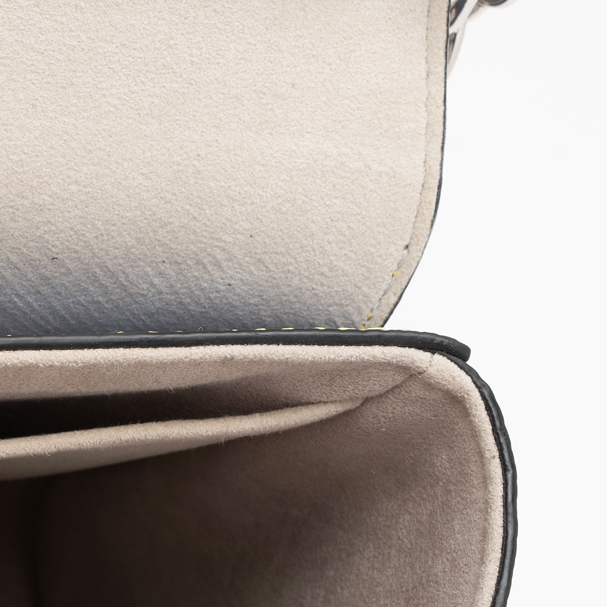 Louis Vuitton Epi Leather Twist GM Shoulder Bag (SHF-BdL4mJ)