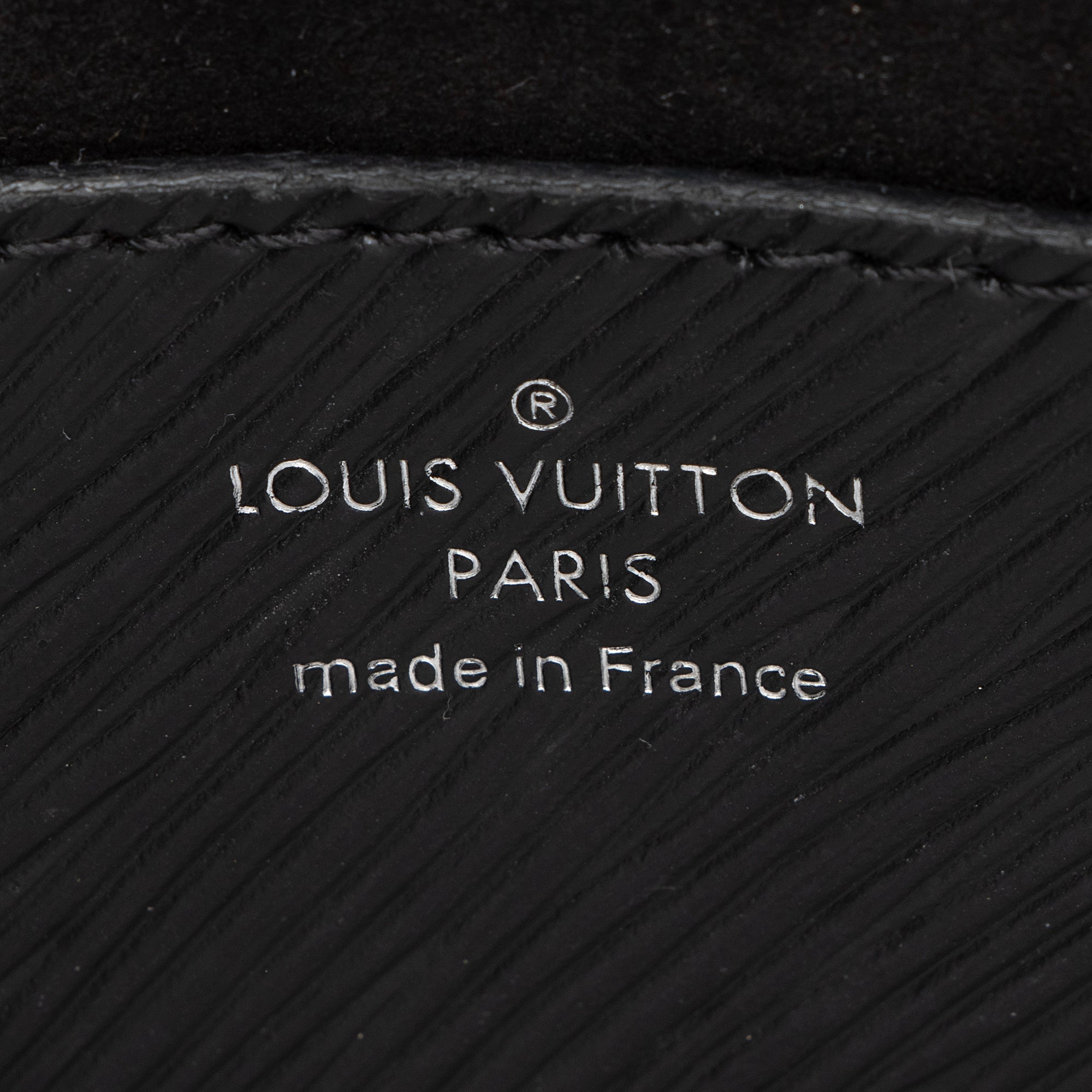 Louis Vuitton Epi Leather Twist MM Shoulder Bag (SHF-22700)