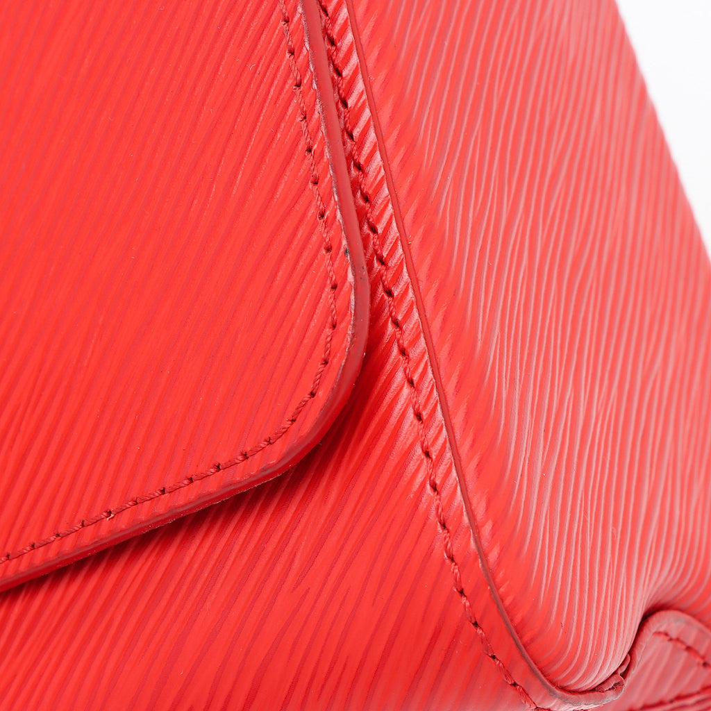 Louis Vuitton Epi Leather Twist MM Shoulder Bag (SHF-Di84Nn)