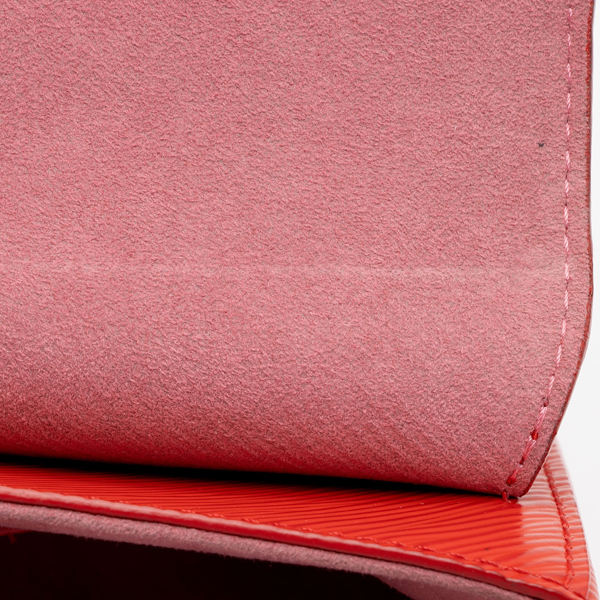 Louis Vuitton Epi Leather Twist MM Shoulder Bag (SHF-lAWkvE)