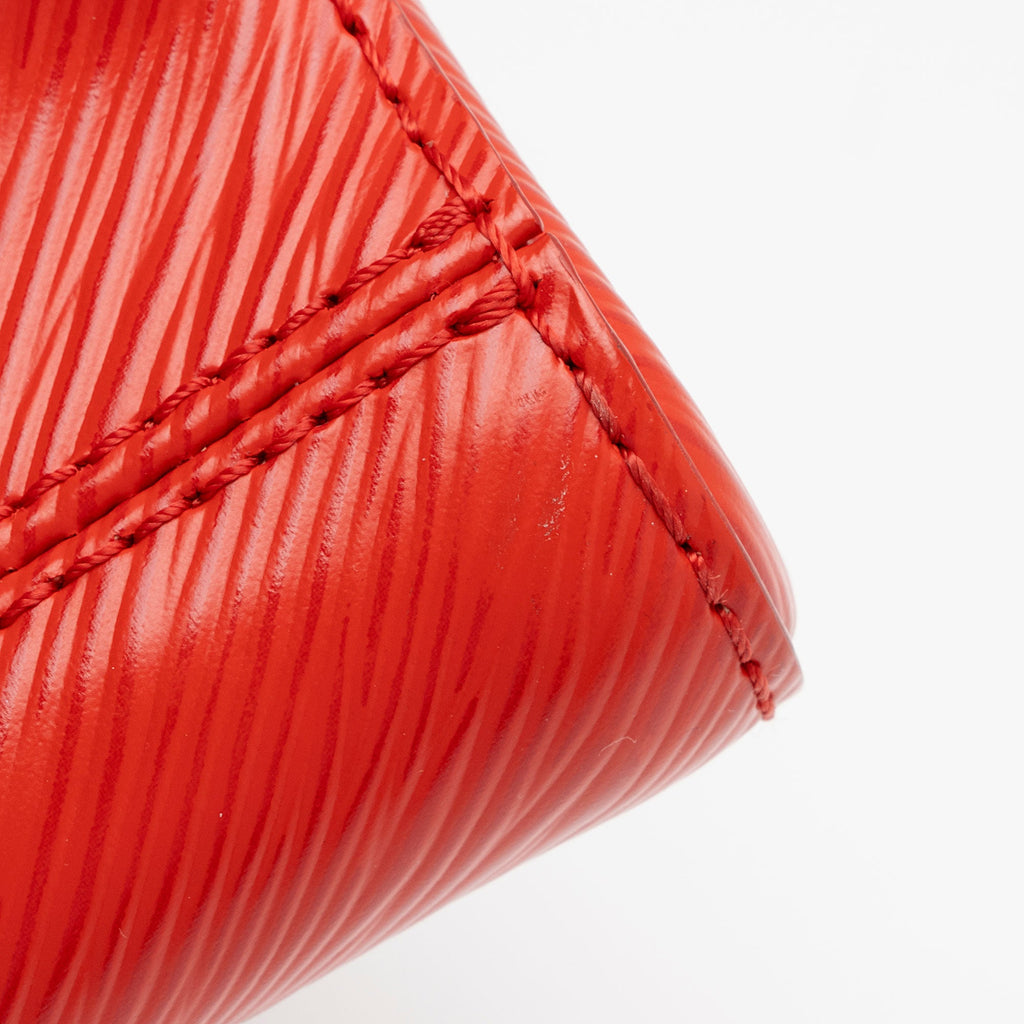 Louis Vuitton Epi Leather Twist MM Shoulder Bag (SHF-lAWkvE)