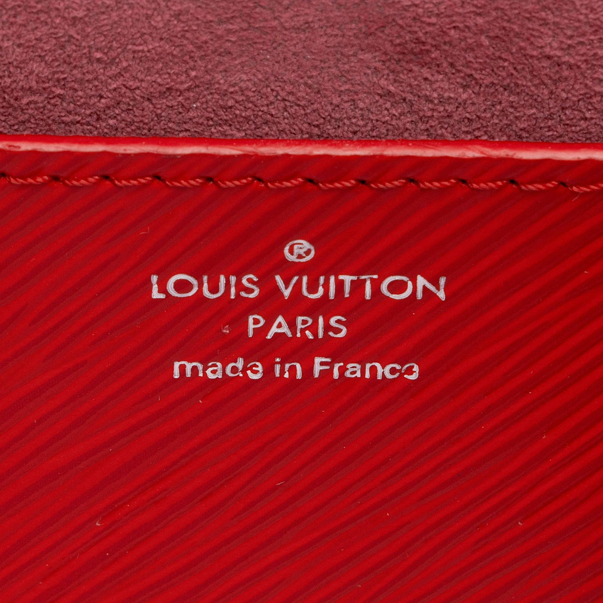 Louis Vuitton Epi Leather Twist MM Shoulder Bag (SHF-lAWkvE)