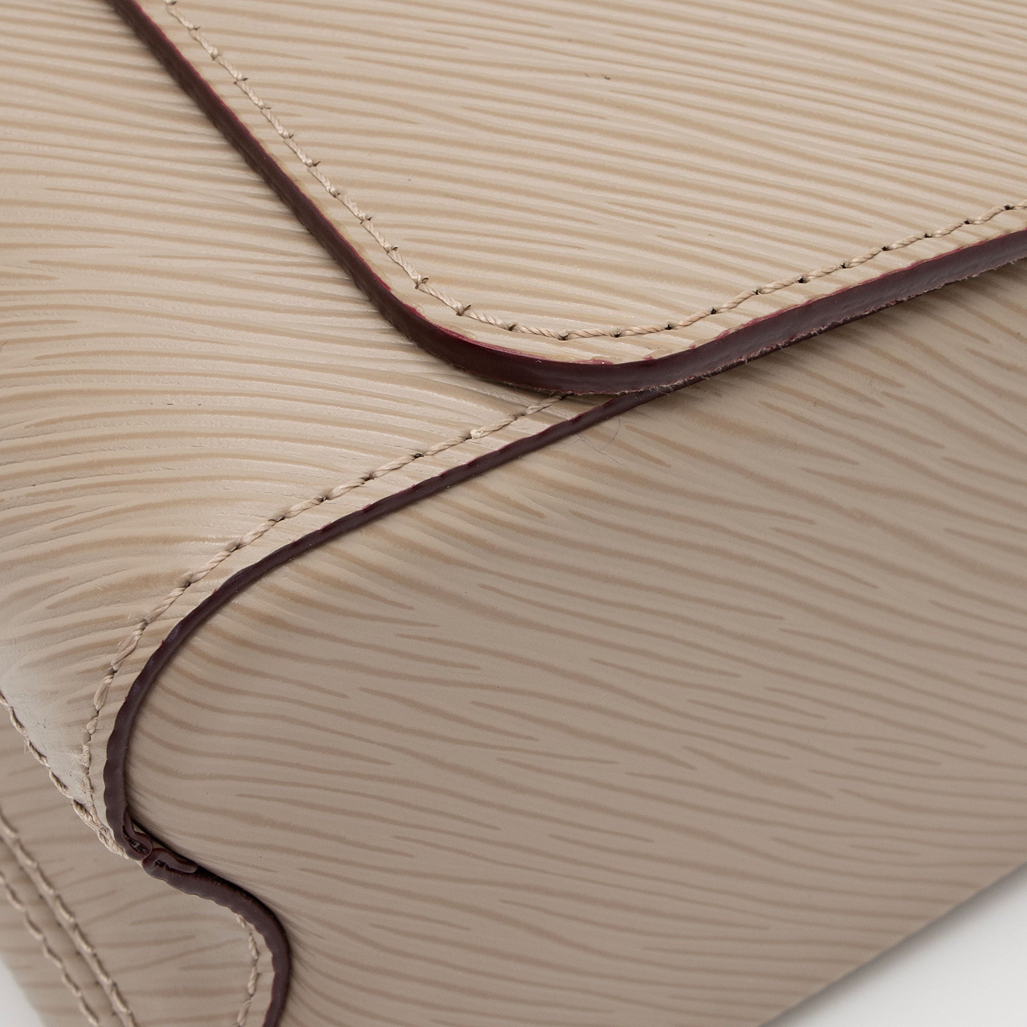 Louis Vuitton Epi Leather Twist MM Shoulder Bag (SHF-jv0LGT)