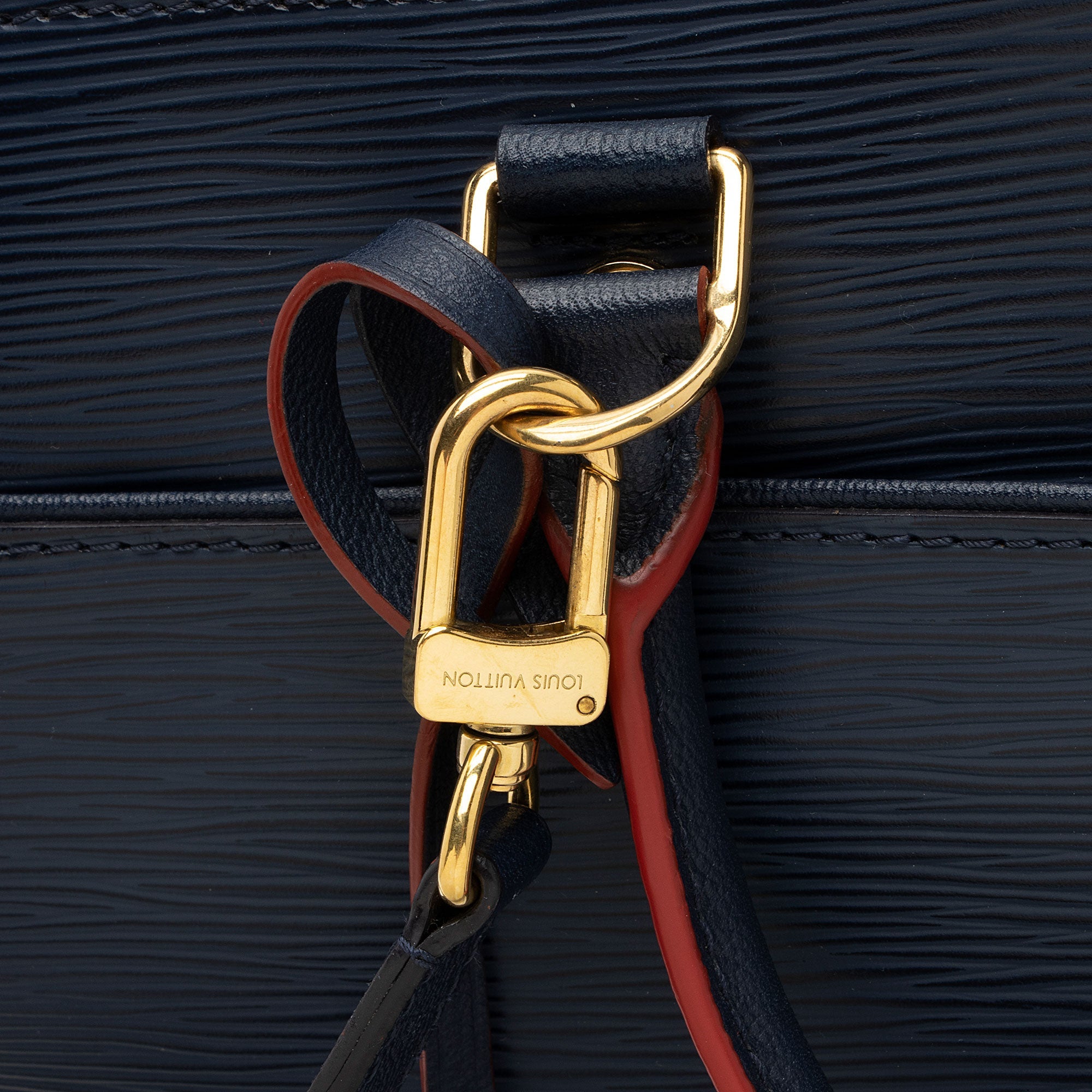 Louis Vuitton Epi Leather Vaneau MM Tote (SHF-bxv3T3)