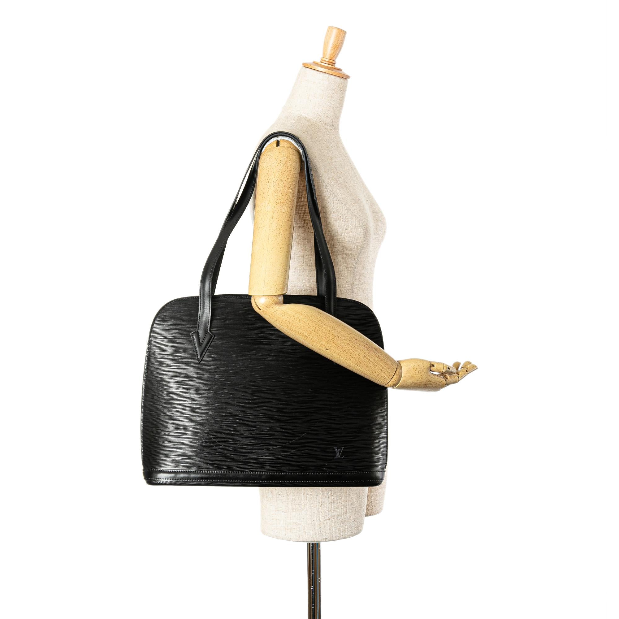 Louis Vuitton Epi Lussac (SHG-tteEJZ)