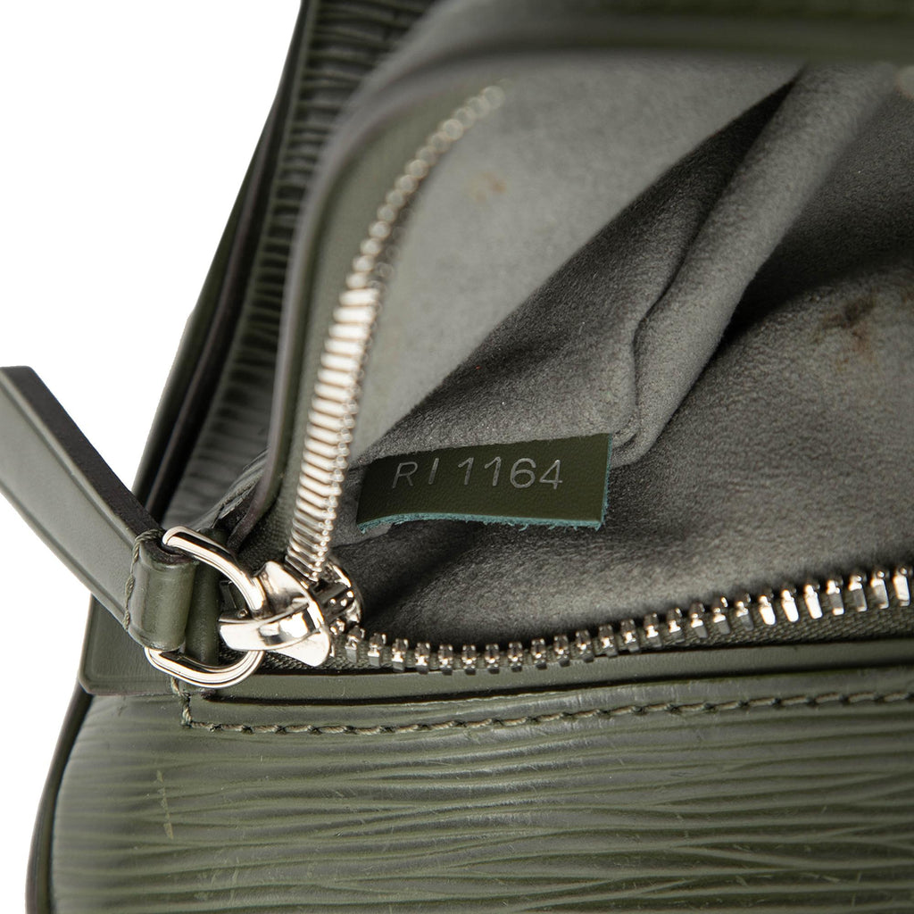 Louis Vuitton Epi Neo Hoche Clutch