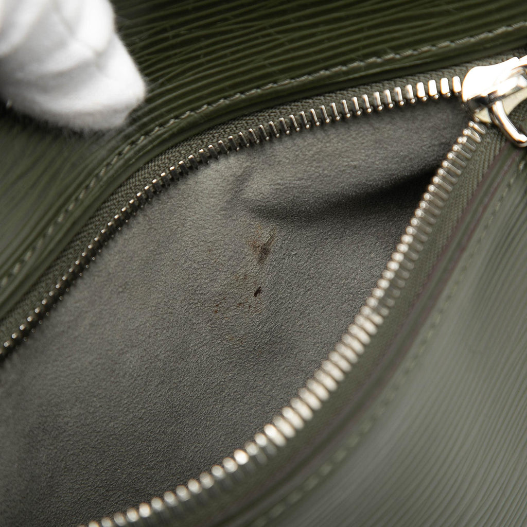Louis Vuitton Epi Neo Hoche Clutch
