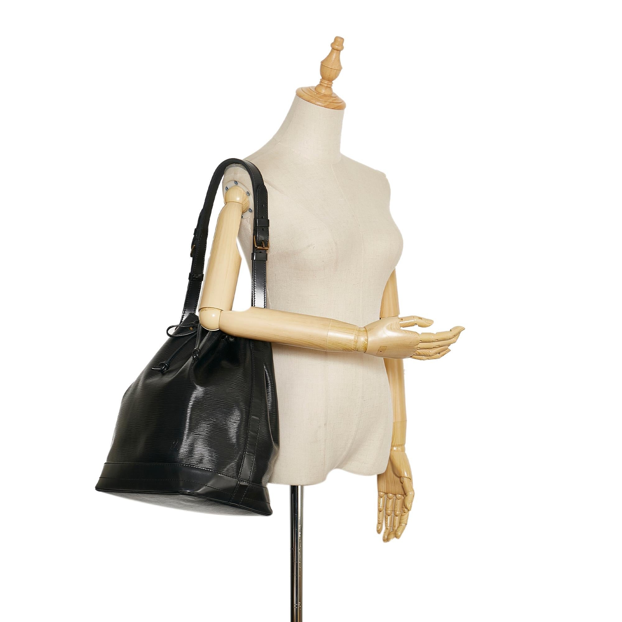 Louis Vuitton Epi Noe (SHG-35170)