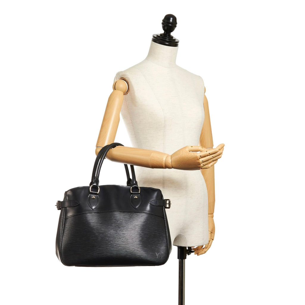 Louis Vuitton Epi Passy PM (SHG-30248)