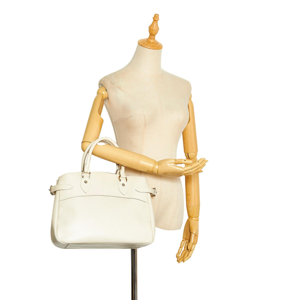 Louis Vuitton Epi Passy PM (SHG-PuxUfs)