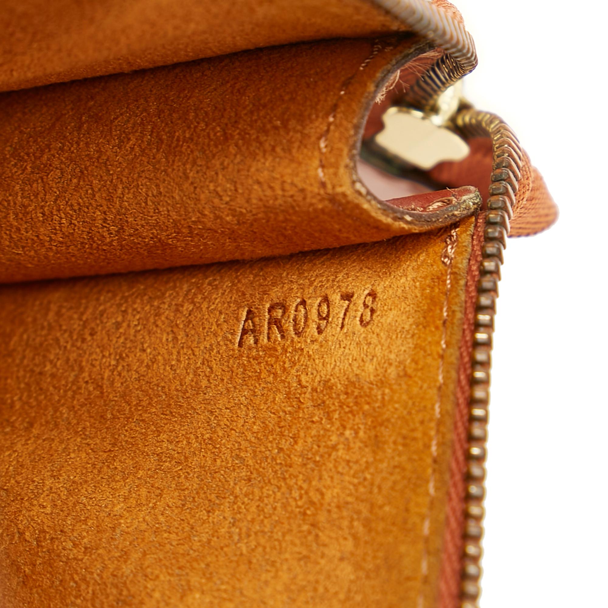 Louis Vuitton Epi Pochette Accessoires (SHG-26277)