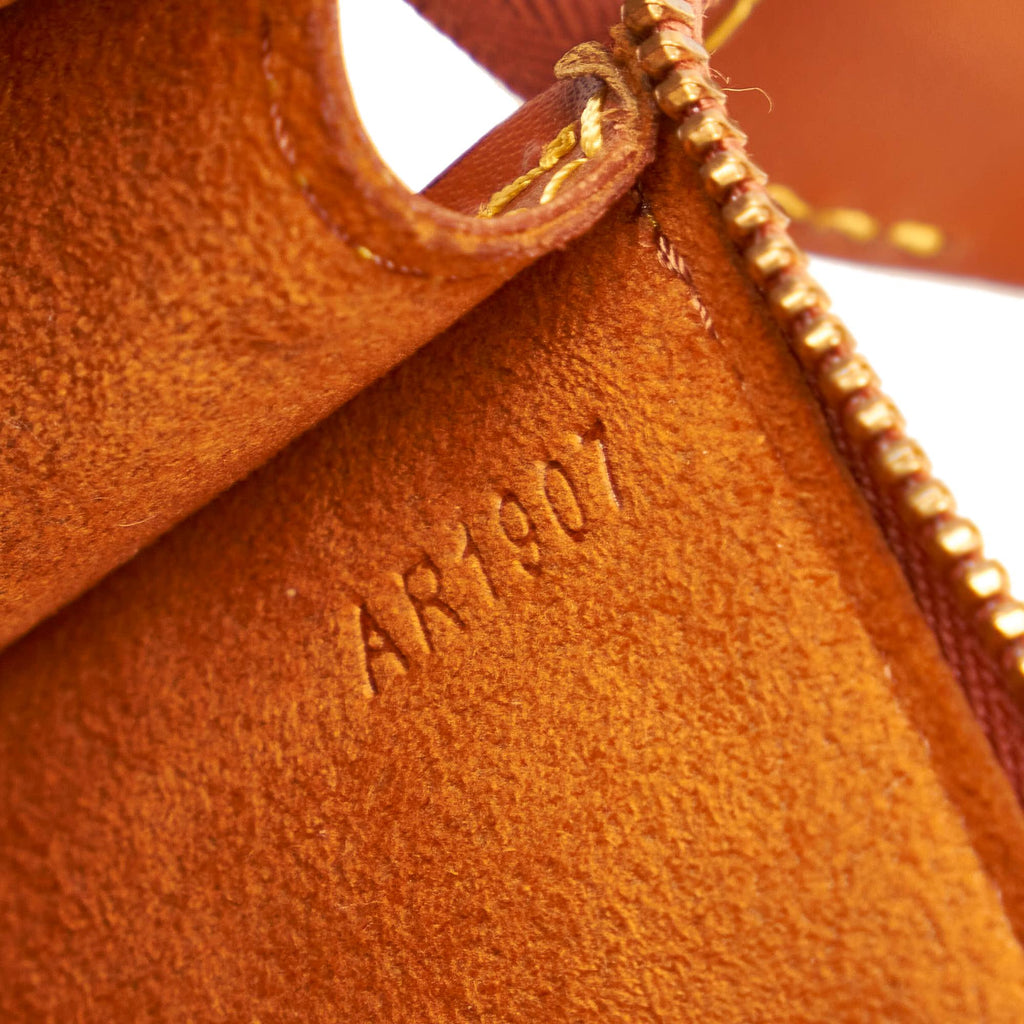 Louis Vuitton Epi Pochette Accessoires (SHG-30283)