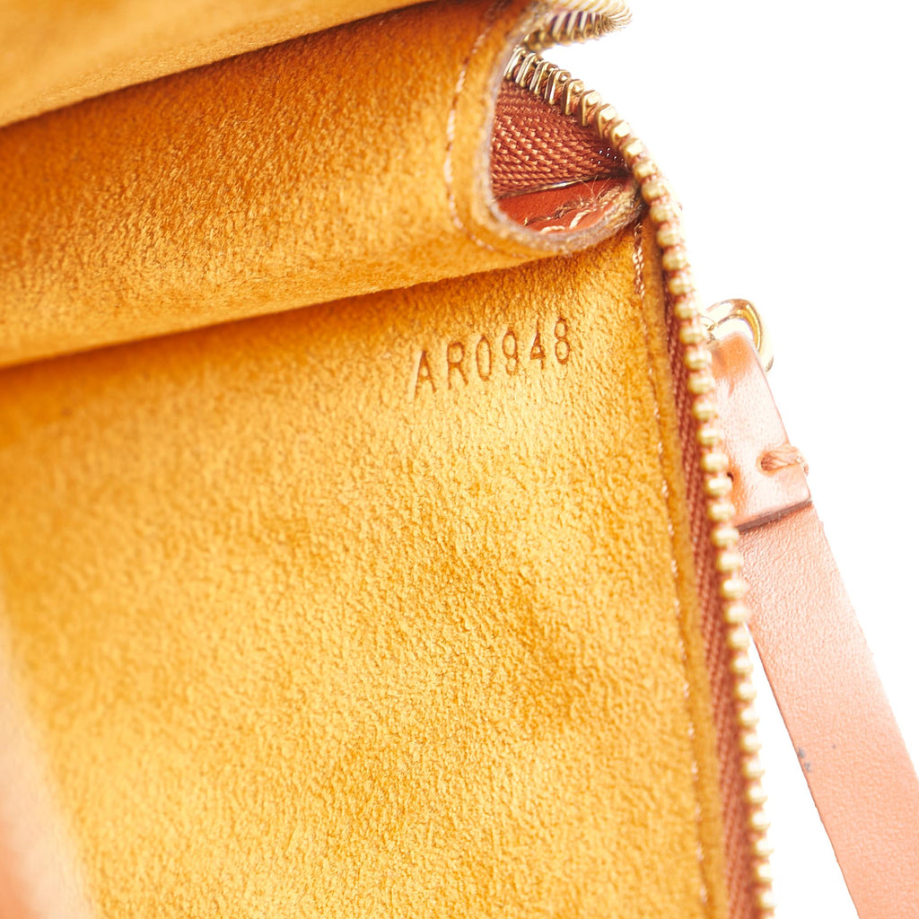Louis Vuitton Epi Pochette Accessoires (SHG-1OzRb3)