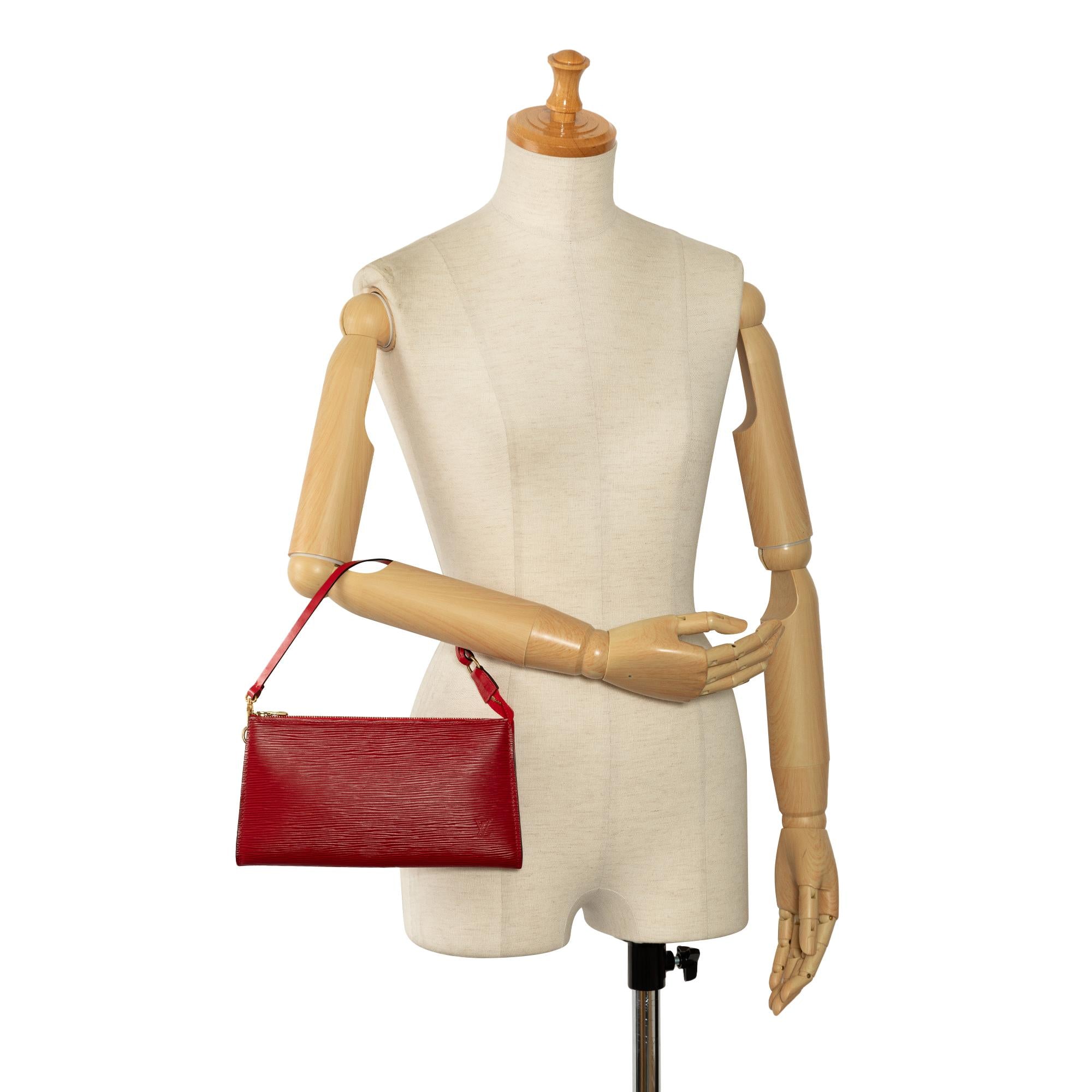 Louis Vuitton Epi Pochette Accessoires (SHG-zSDtUD)