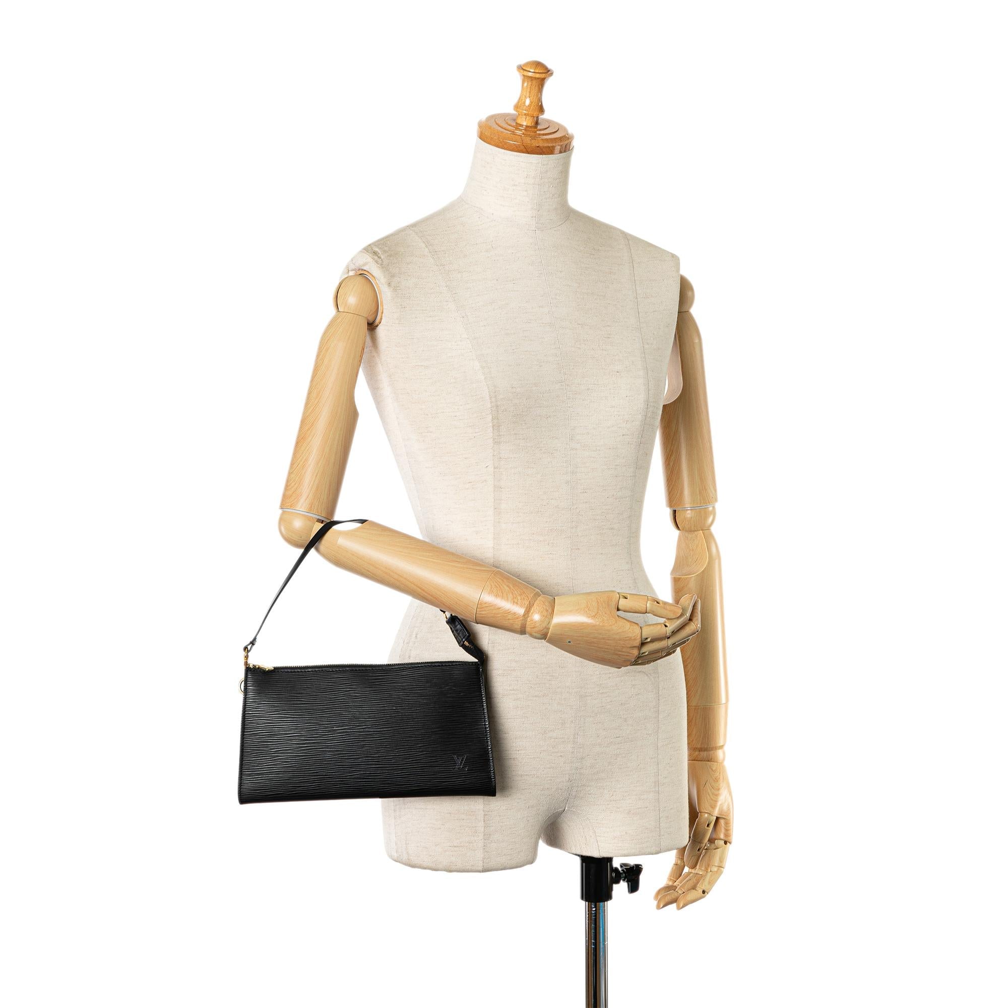 Louis Vuitton Epi Pochette Accessoires (SHG-b7oWzA)