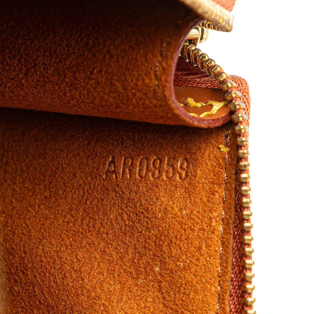 Louis Vuitton Epi Pochette Accessoires (SHG-cKsrDb)