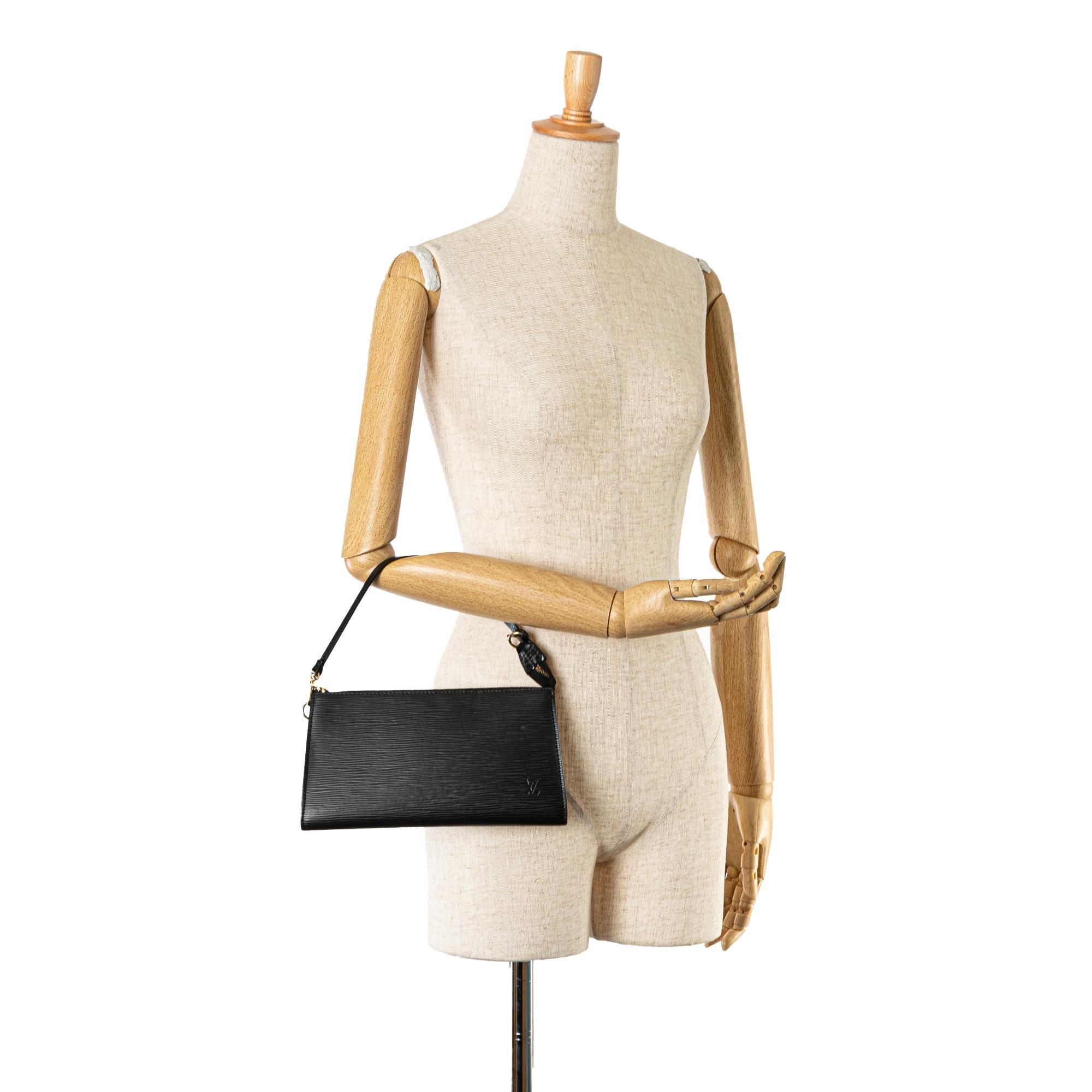 Louis Vuitton Epi Pochette Accessoires (SHG-P4ycV6)