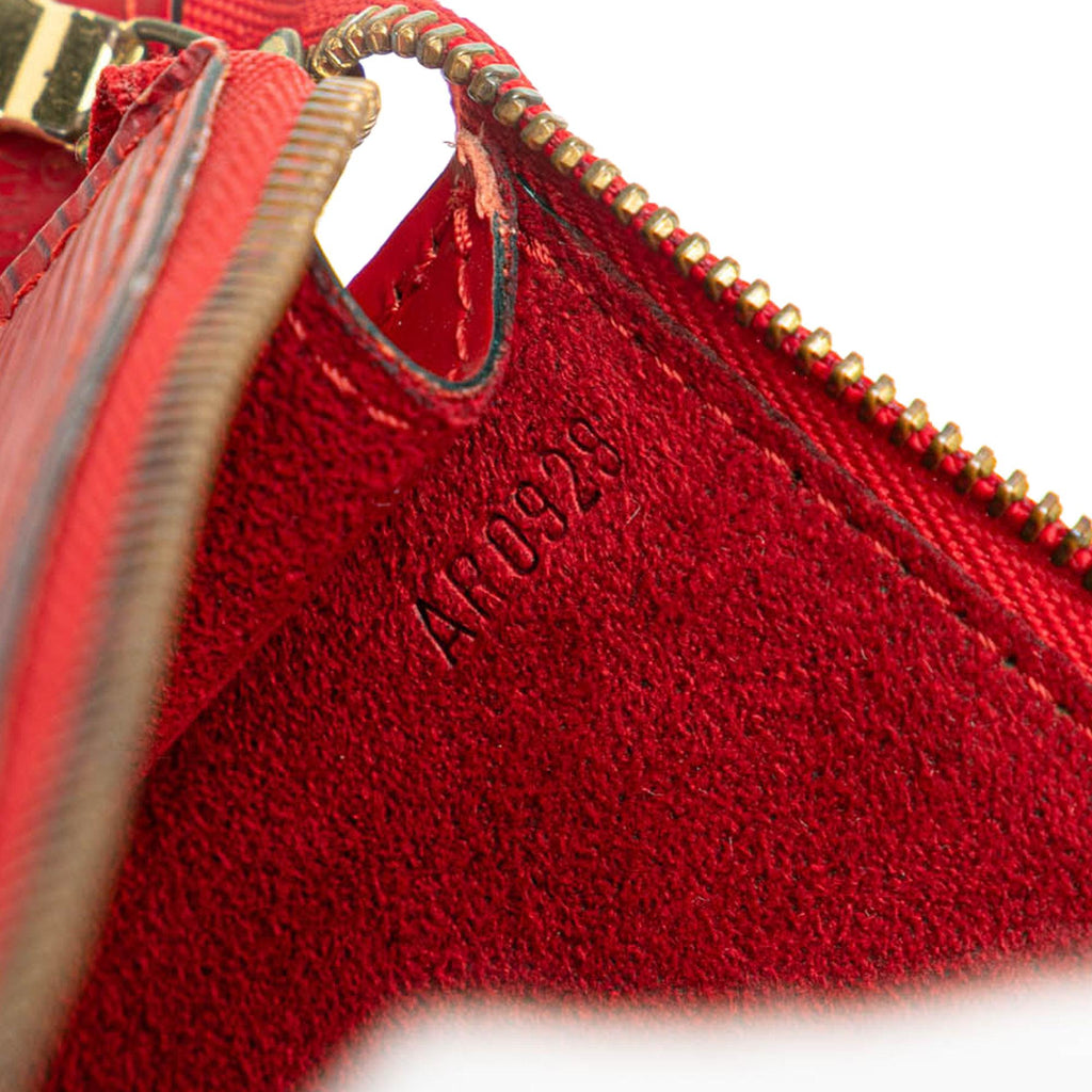 Louis Vuitton Epi Pochette Accessoires (SHG-RQHaz5)