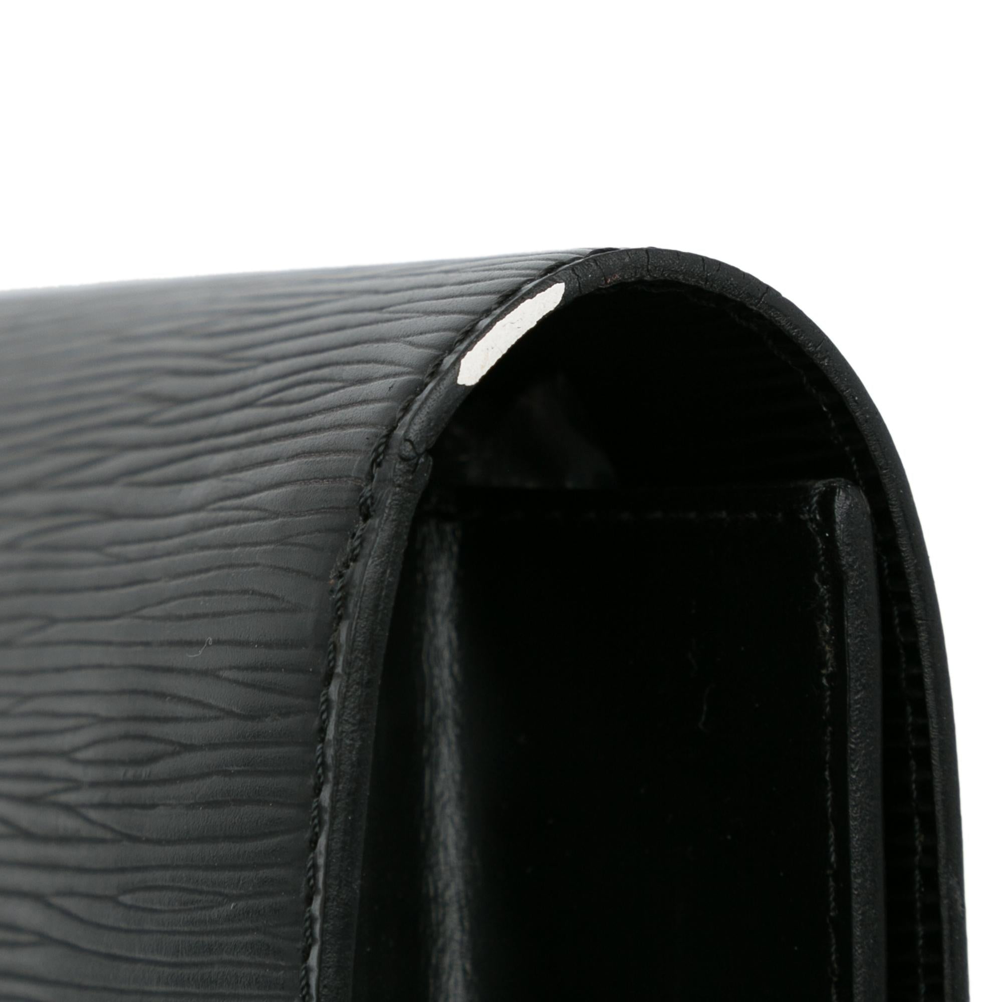 Louis Vuitton Epi Pochette Chaillot (SHG-b8islk)