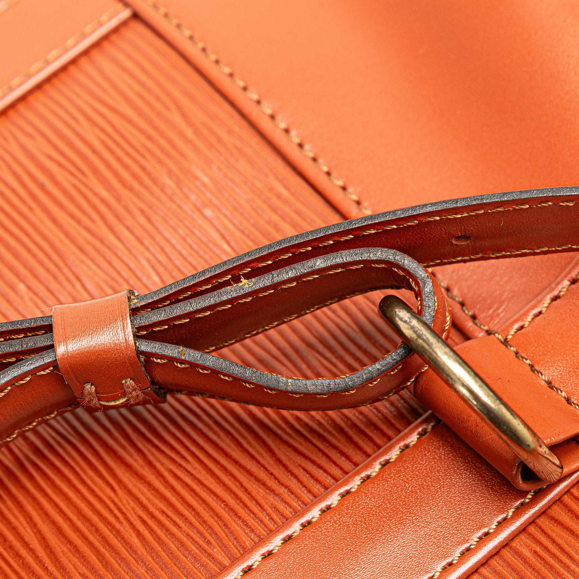 Louis Vuitton Epi Randonnee PM (SHG-8RnLDR)