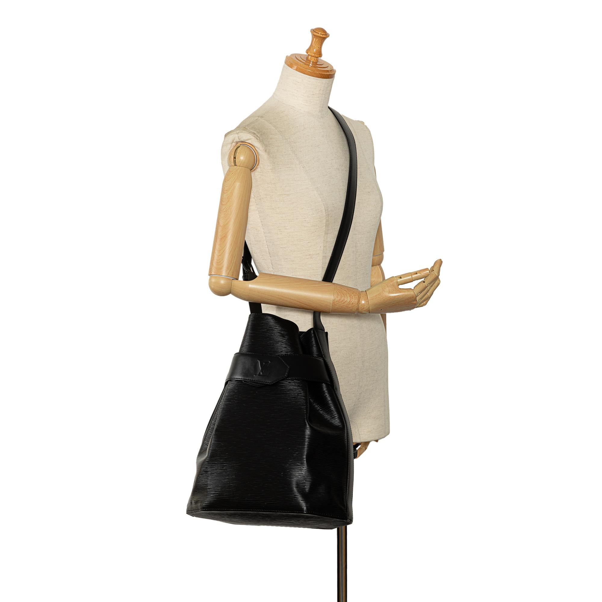 Louis Vuitton Epi Sac D Epaule PM (SHG-mwoStg)