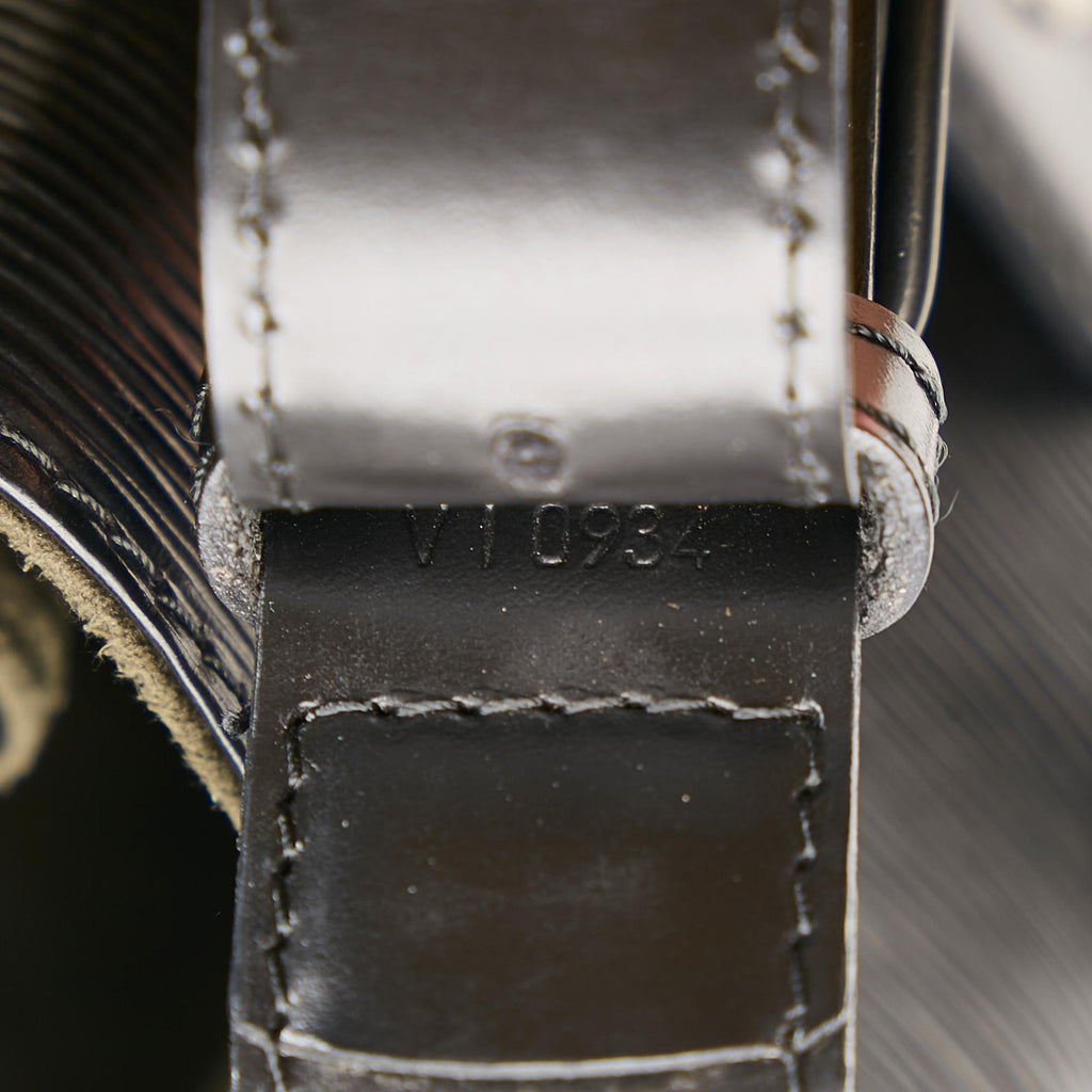 Louis Vuitton Epi Sac D'Epaule (SHG-35594)