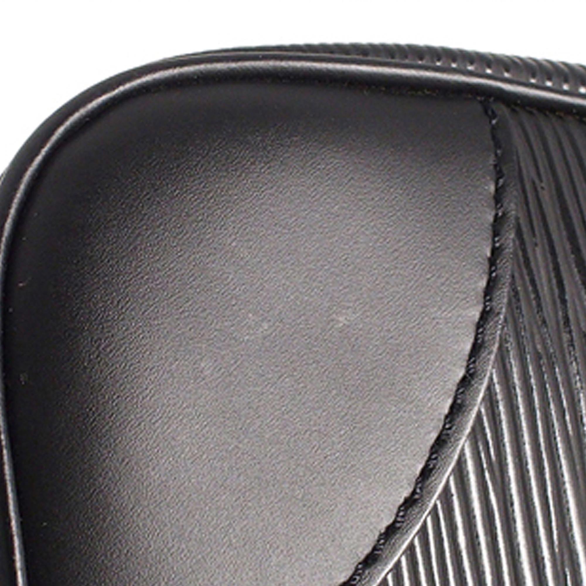 Louis Vuitton Epi Segur PM (SHG-nvQt1C)