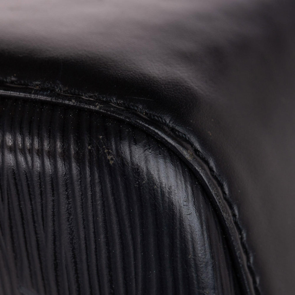 Louis Vuitton Epi Voltaire (SHG-22222)