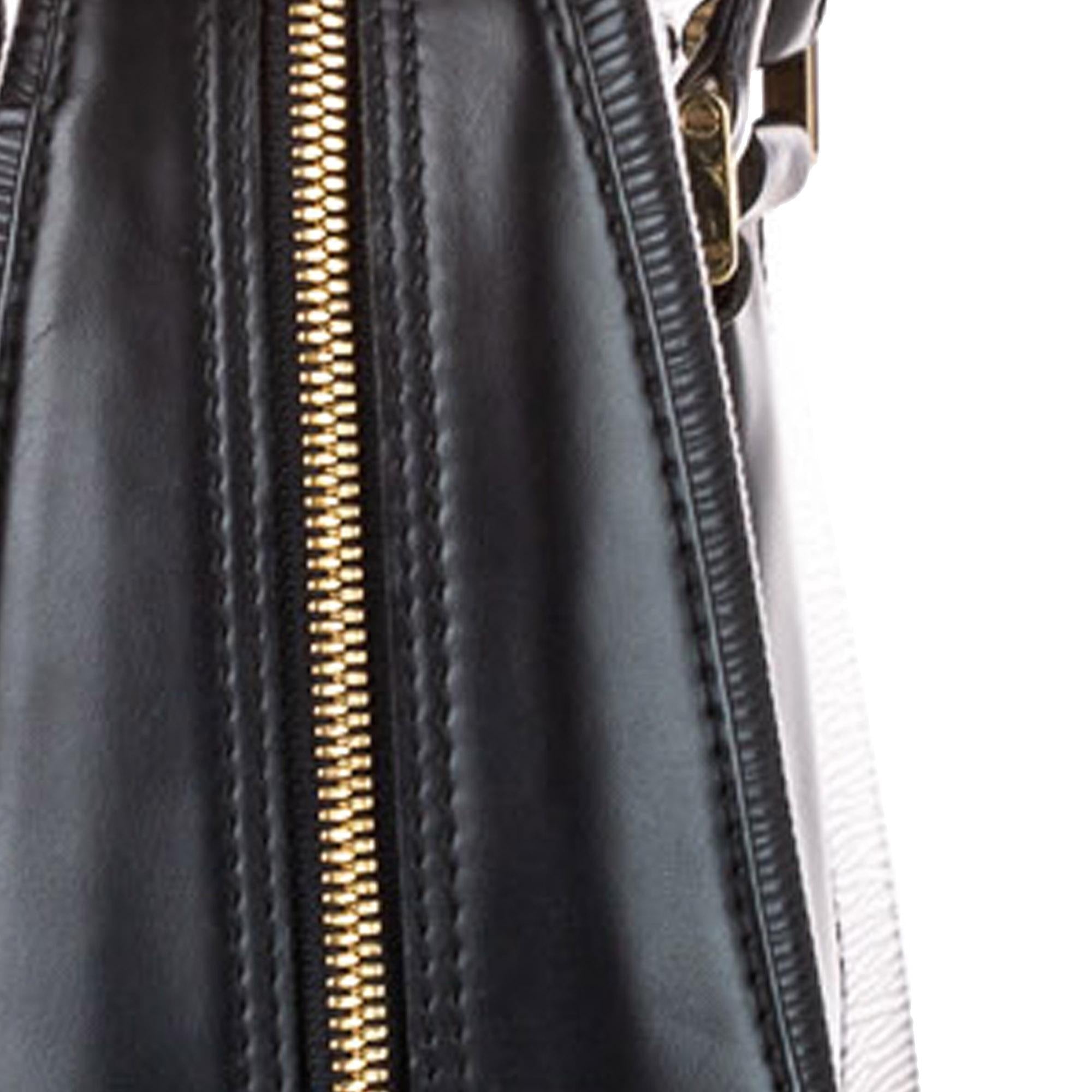 Louis Vuitton Epi Voltaire (SHG-22222)
