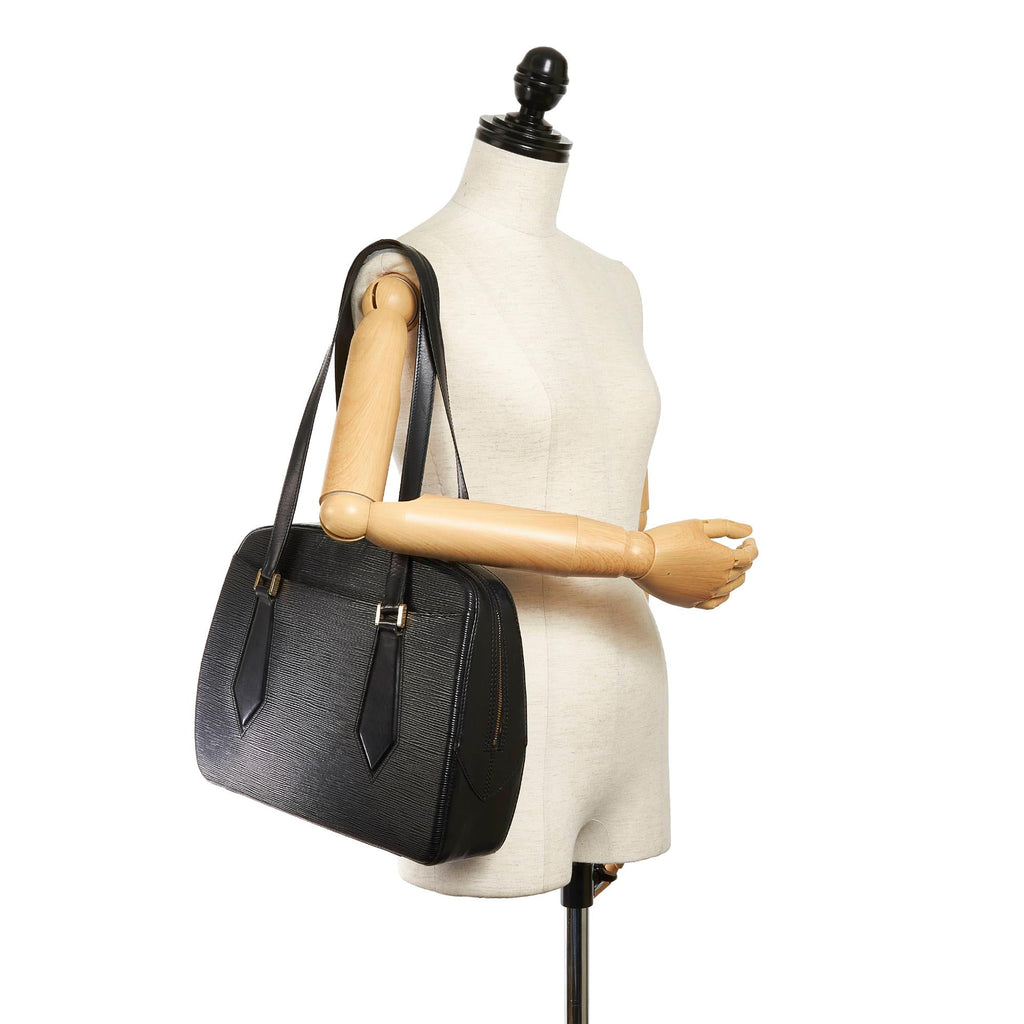 Louis Vuitton Epi Voltaire (SHG-31307)