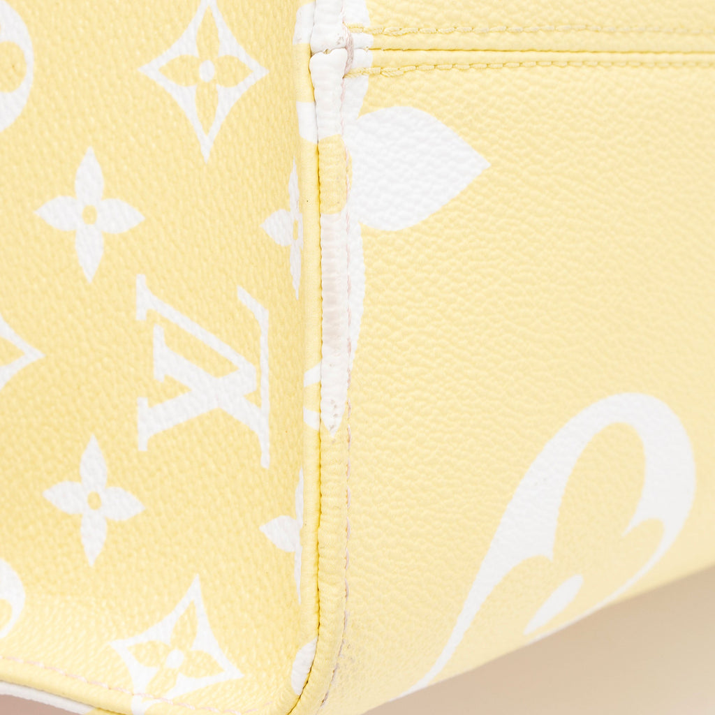 Louis Vuitton Giant Monogram Canvas By The Pool Onthego GM Tote (SHF-GW7dzi)