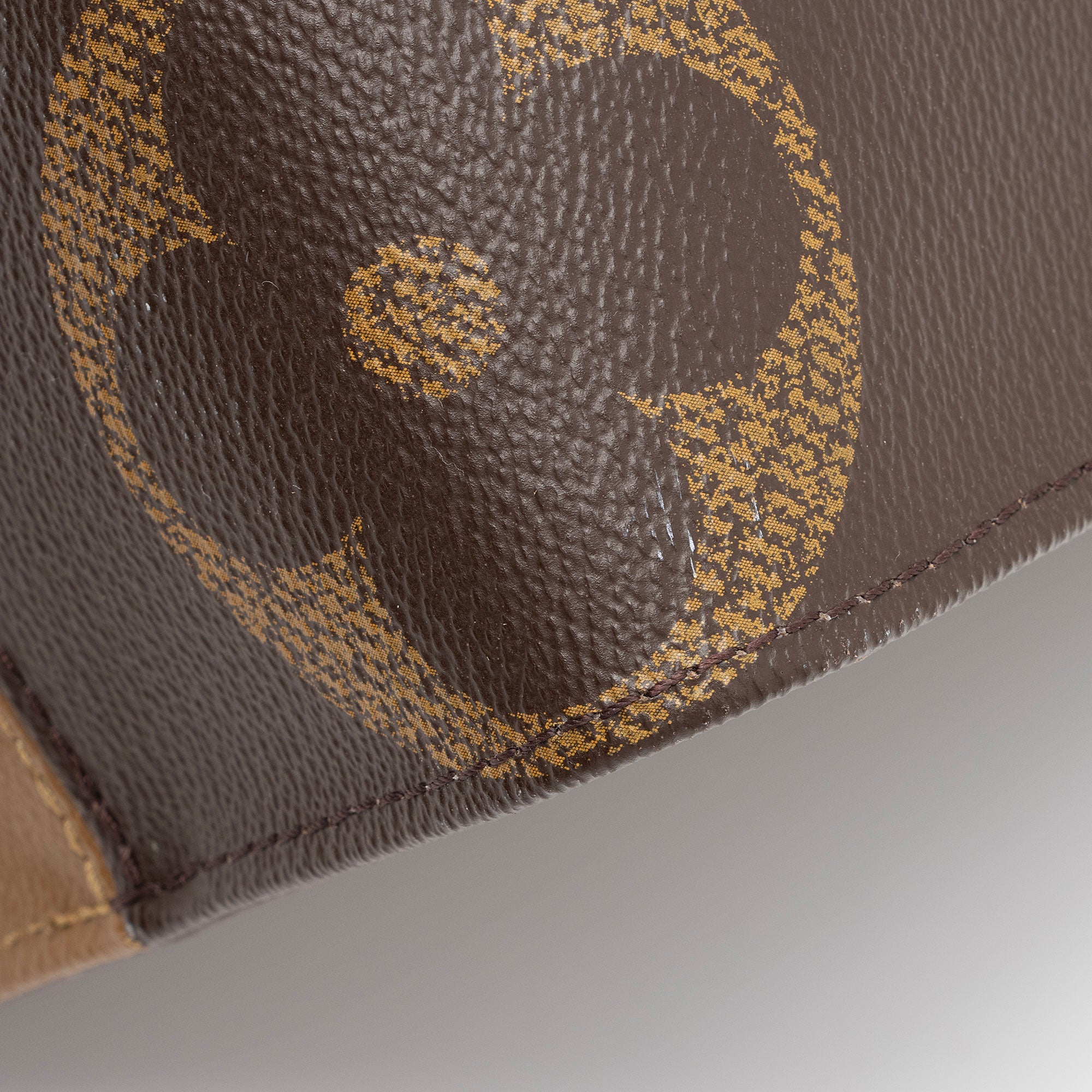 Louis Vuitton Giant Monogram Canvas Onthego MM Tote (SHF-CIYP1M)