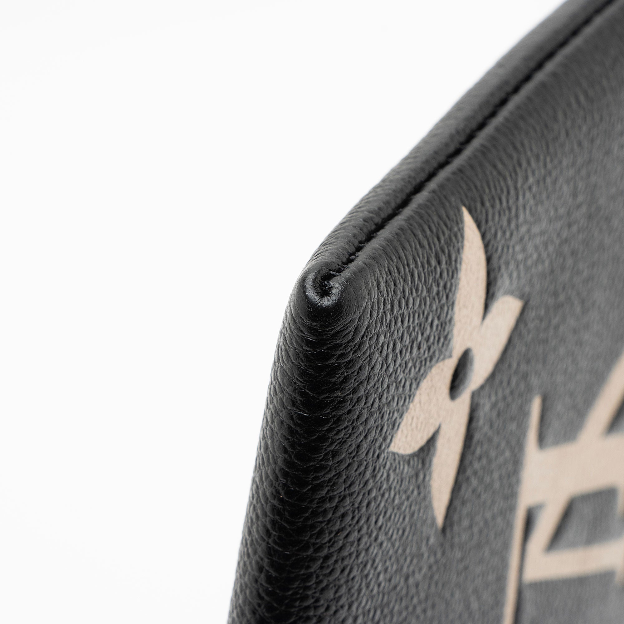 Louis Vuitton Giant Monogram Empreinte Daily Pouch (SHF-mZDtSZ)