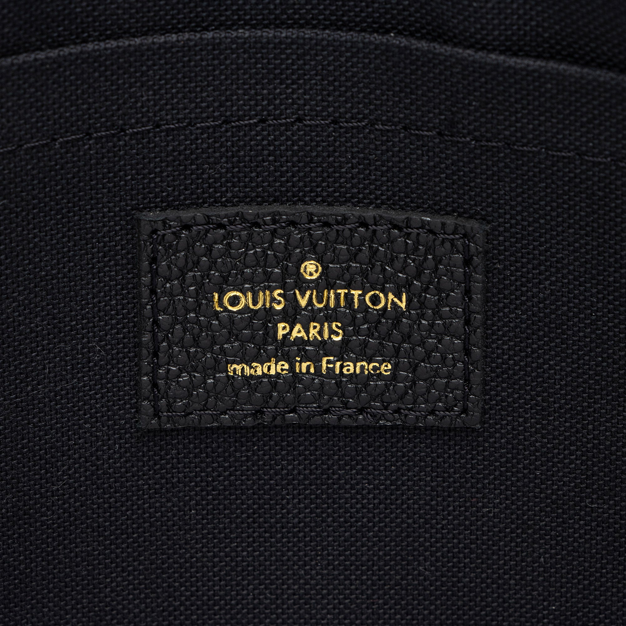 Louis Vuitton Giant Monogram Empreinte Daily Pouch (SHF-mZDtSZ)